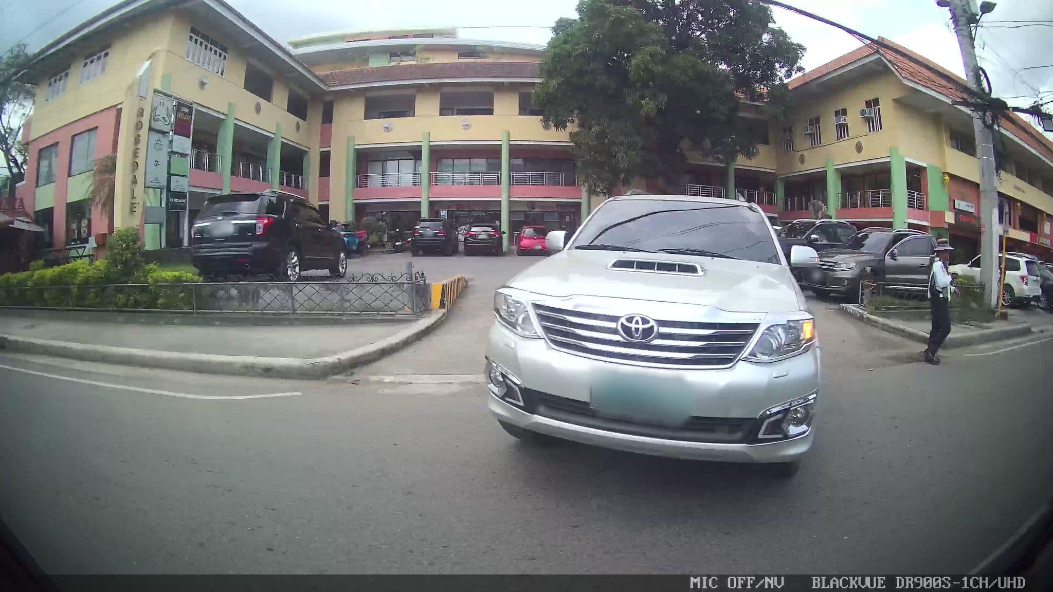 Street view near Rosdale Suites, Apas — © Kaart---RIGHT (CC BY-SA · Mapillary)