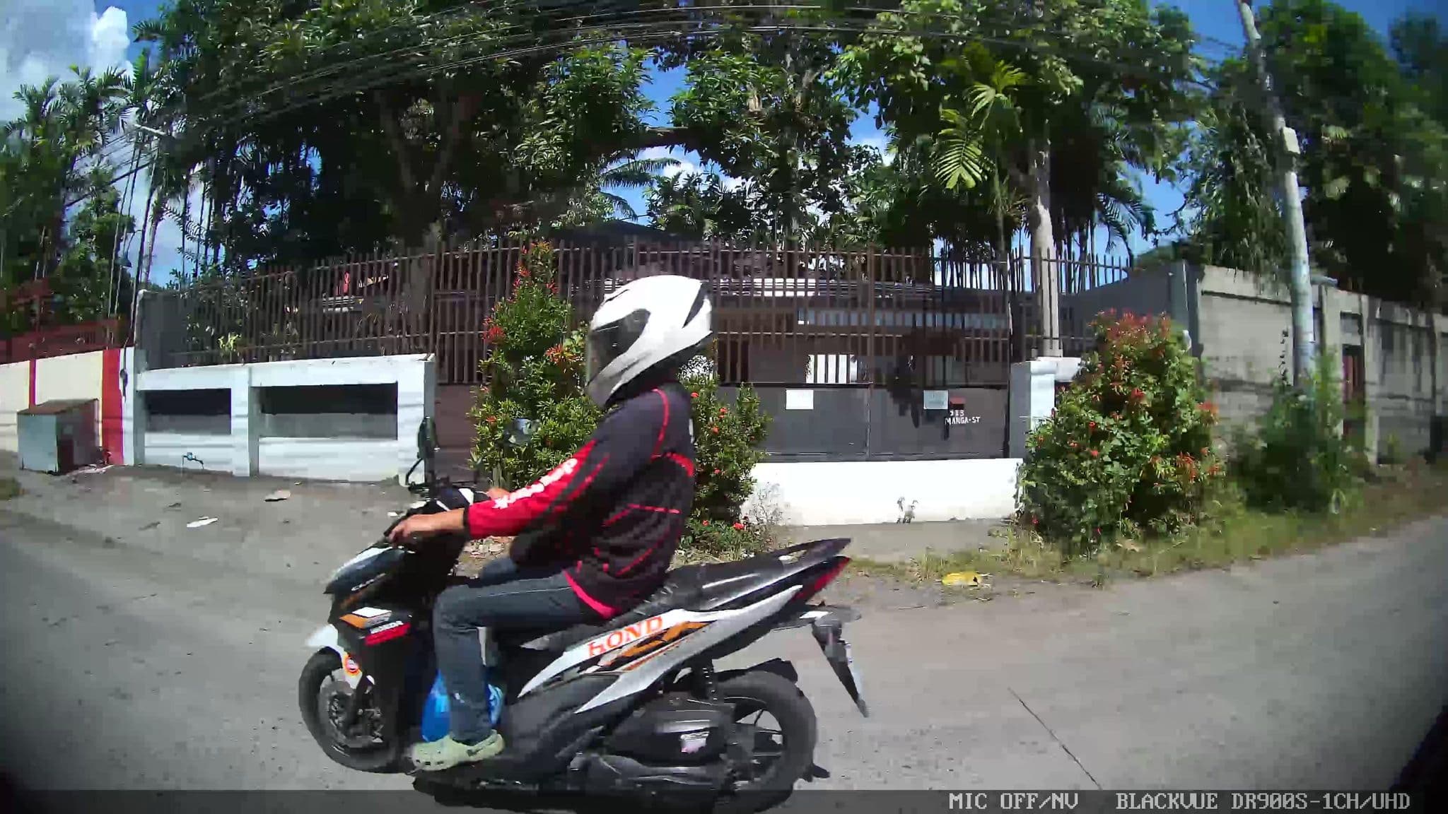 Street view near Rue Mango, Davao — © Kaart---LEFT (CC BY-SA · Mapillary)