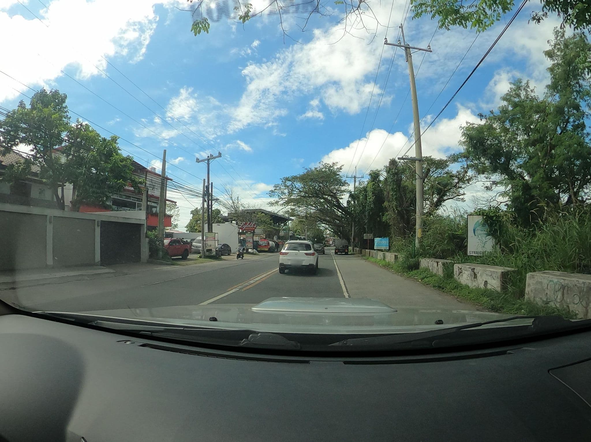 Street view near Lyleth’s Restaurant & Events Place, Luksuhin — © msejdr (CC BY-SA · Mapillary)