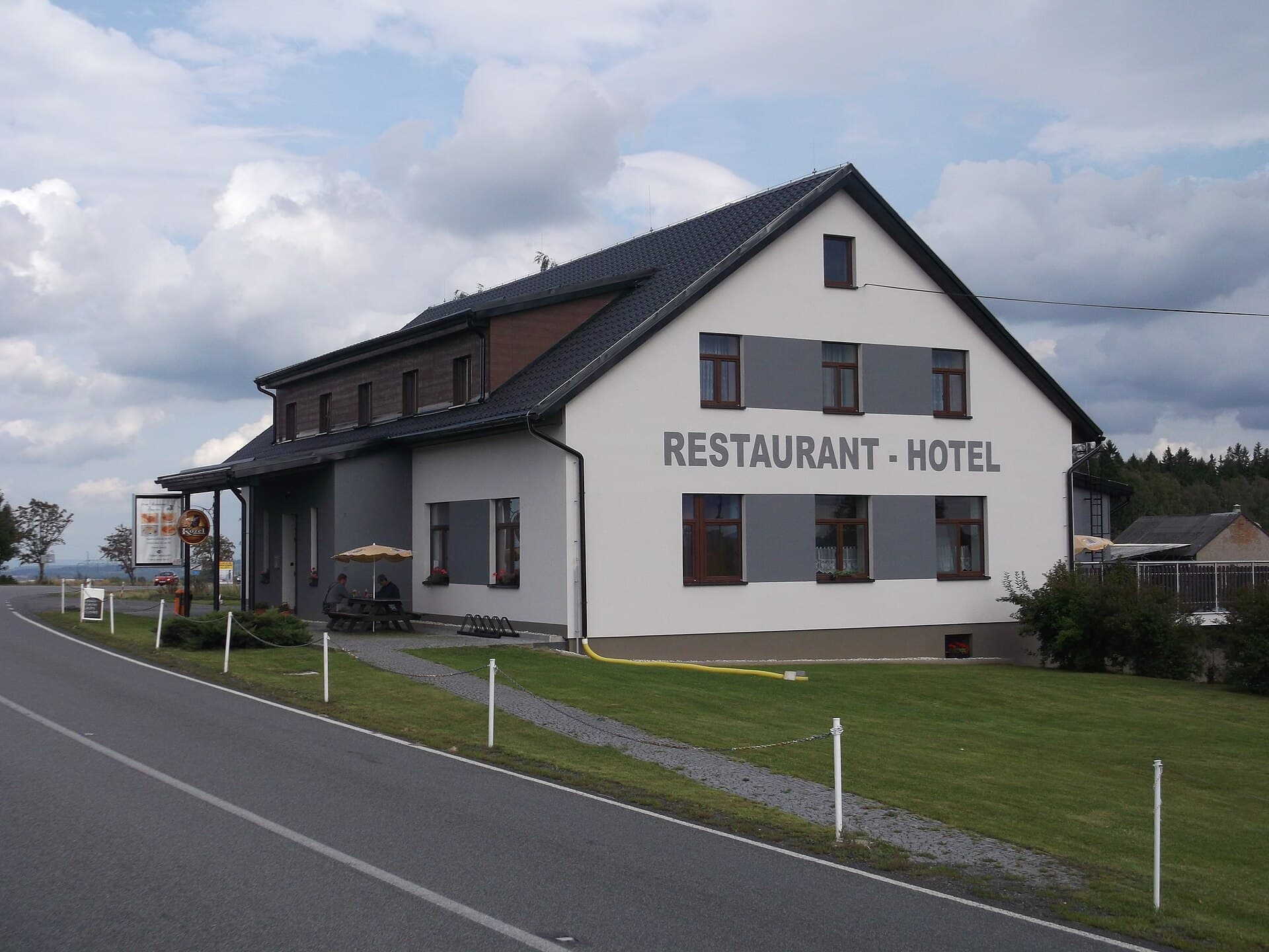 Hotel Čertovina (via Wikimedia Commons, CC BY-SA 3.0)