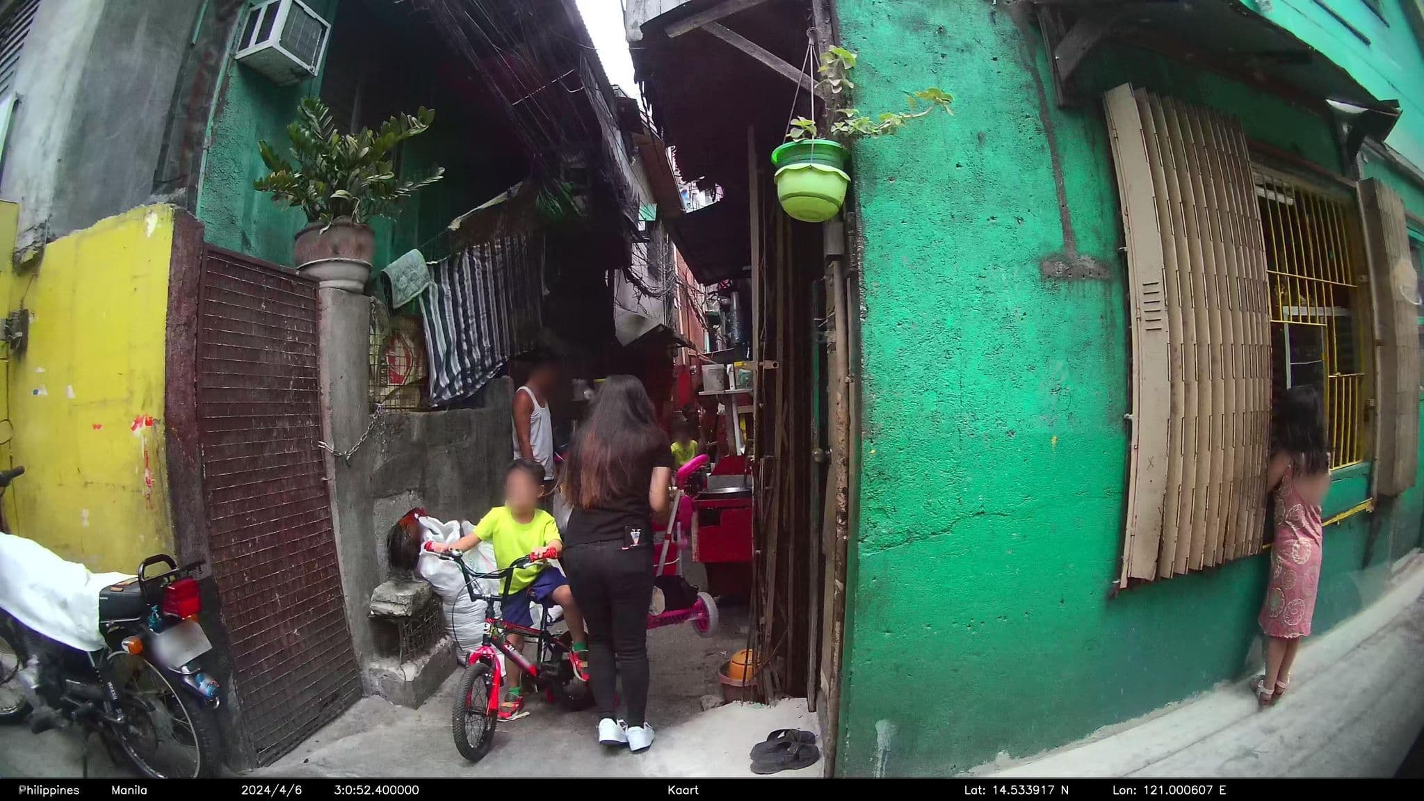 Street view near Crown Towers, City Of Dreams MNL, Pasay — © kaart_4 (CC BY-SA · Mapillary)