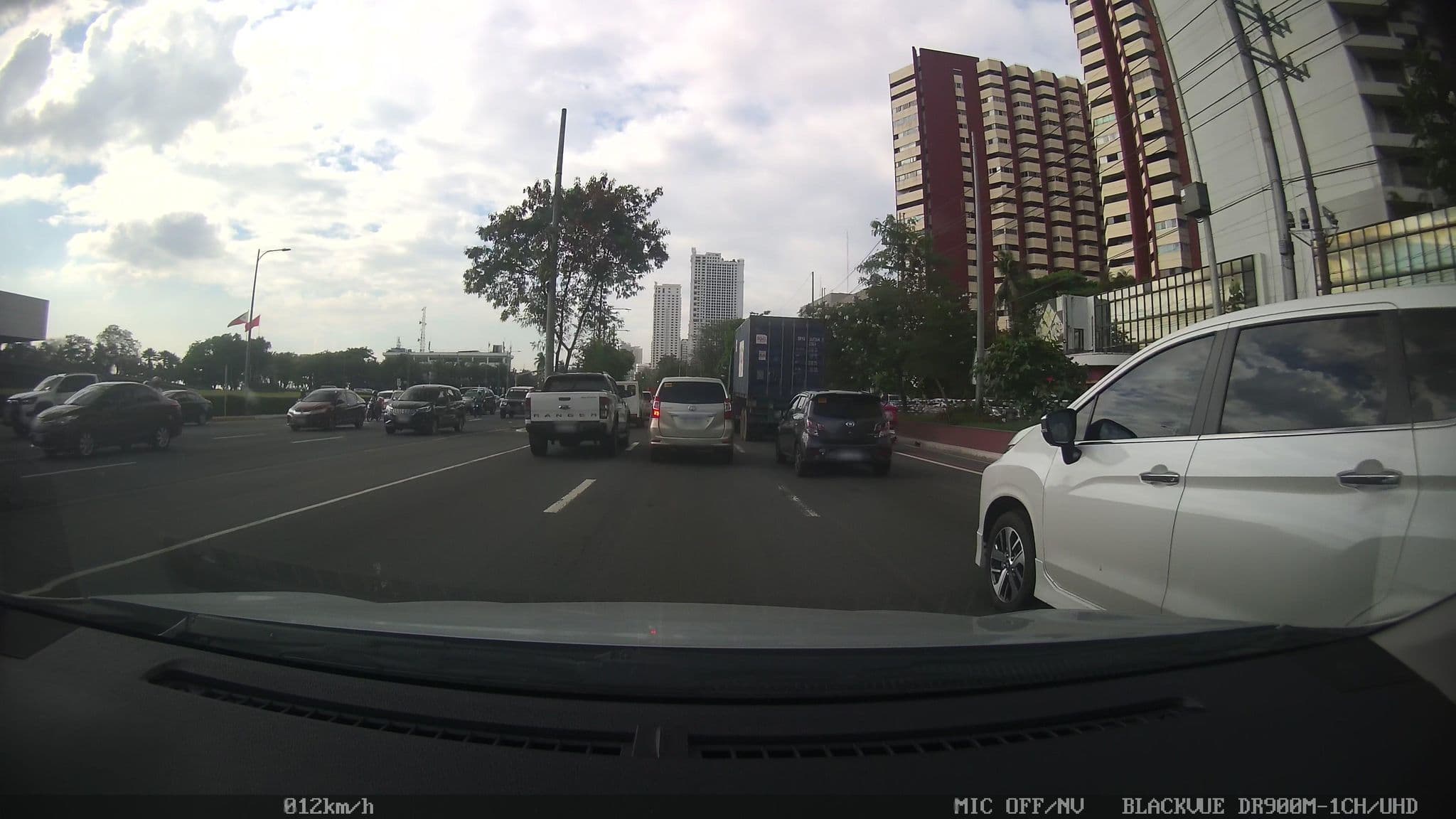Street view near Traders Hotel Lobby, Pasay — © kaart_4 (CC BY-SA · Mapillary)
