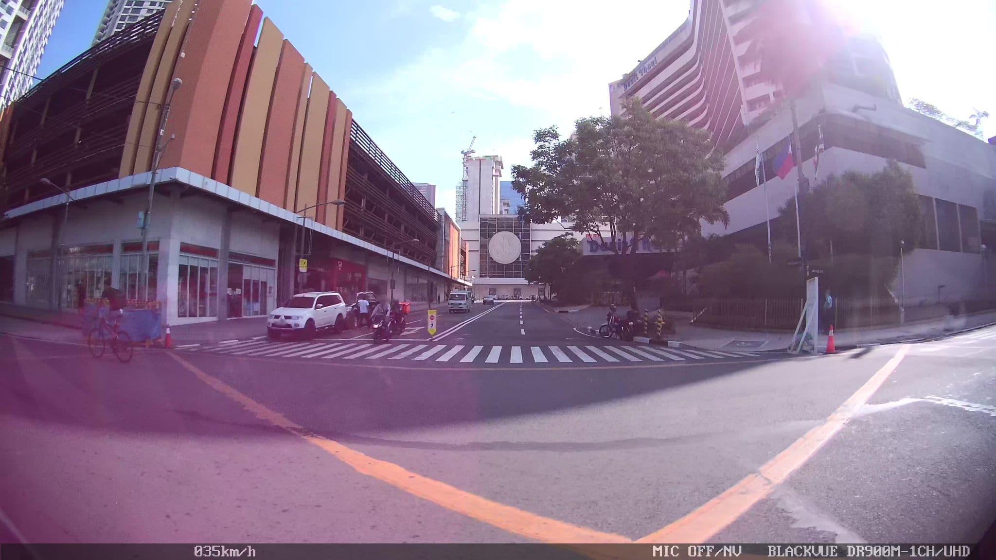 Street view near Room 1054, Makati City — © kaart_4 (CC BY-SA · Mapillary)