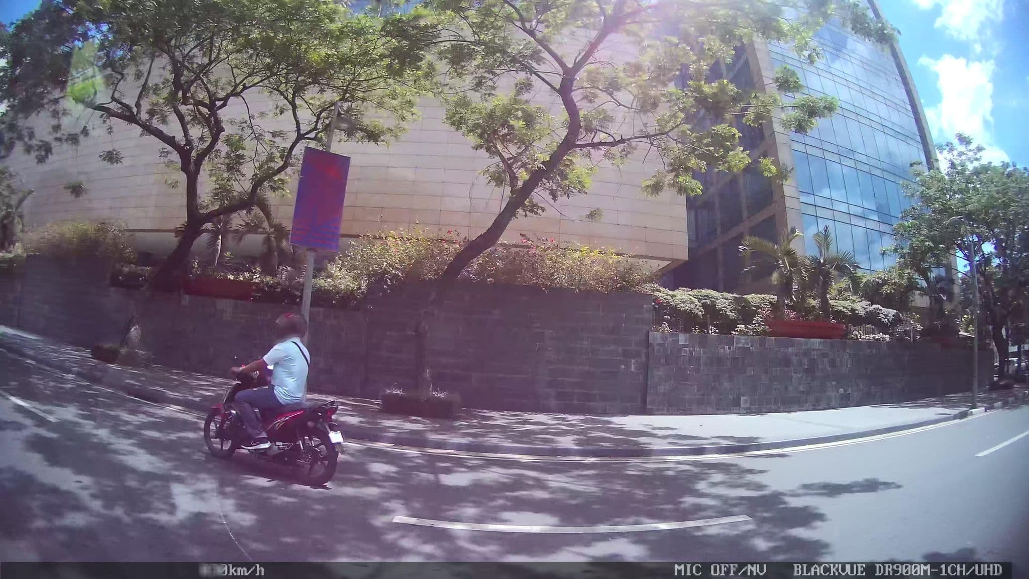 Street view near Pool Bar @ Fairmont, Bel Air — © kaart_4 (CC BY-SA · Mapillary)