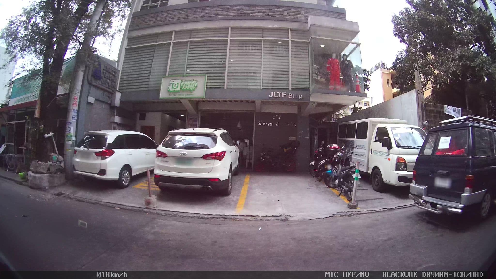 Street view near Moonlight Hotel, Mandaluyong City — © kaart_4 (CC BY-SA · Mapillary)