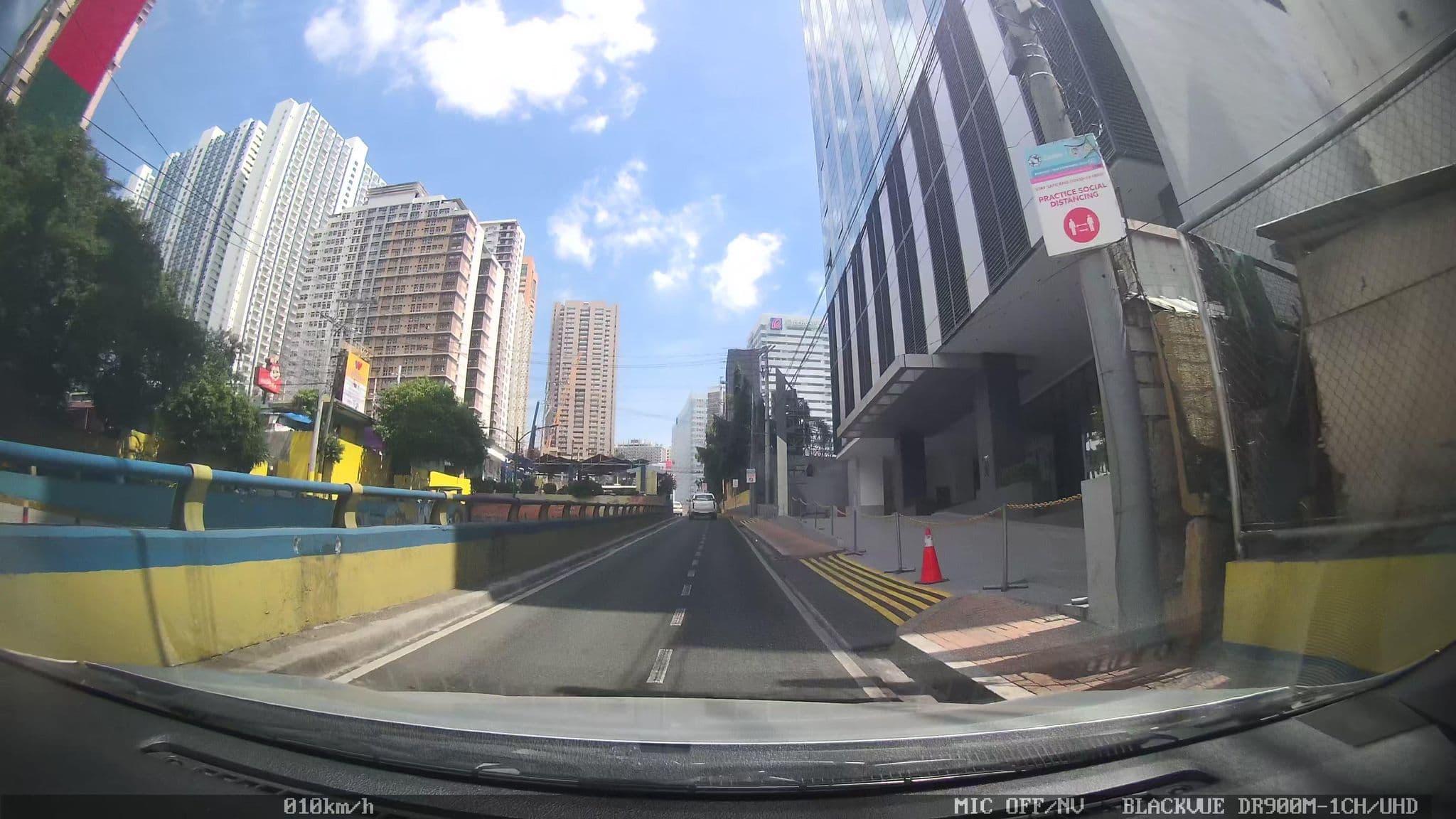 Street view near New Horizon Hotel, Mandaluyong City — © kaart_4 (CC BY-SA · Mapillary)