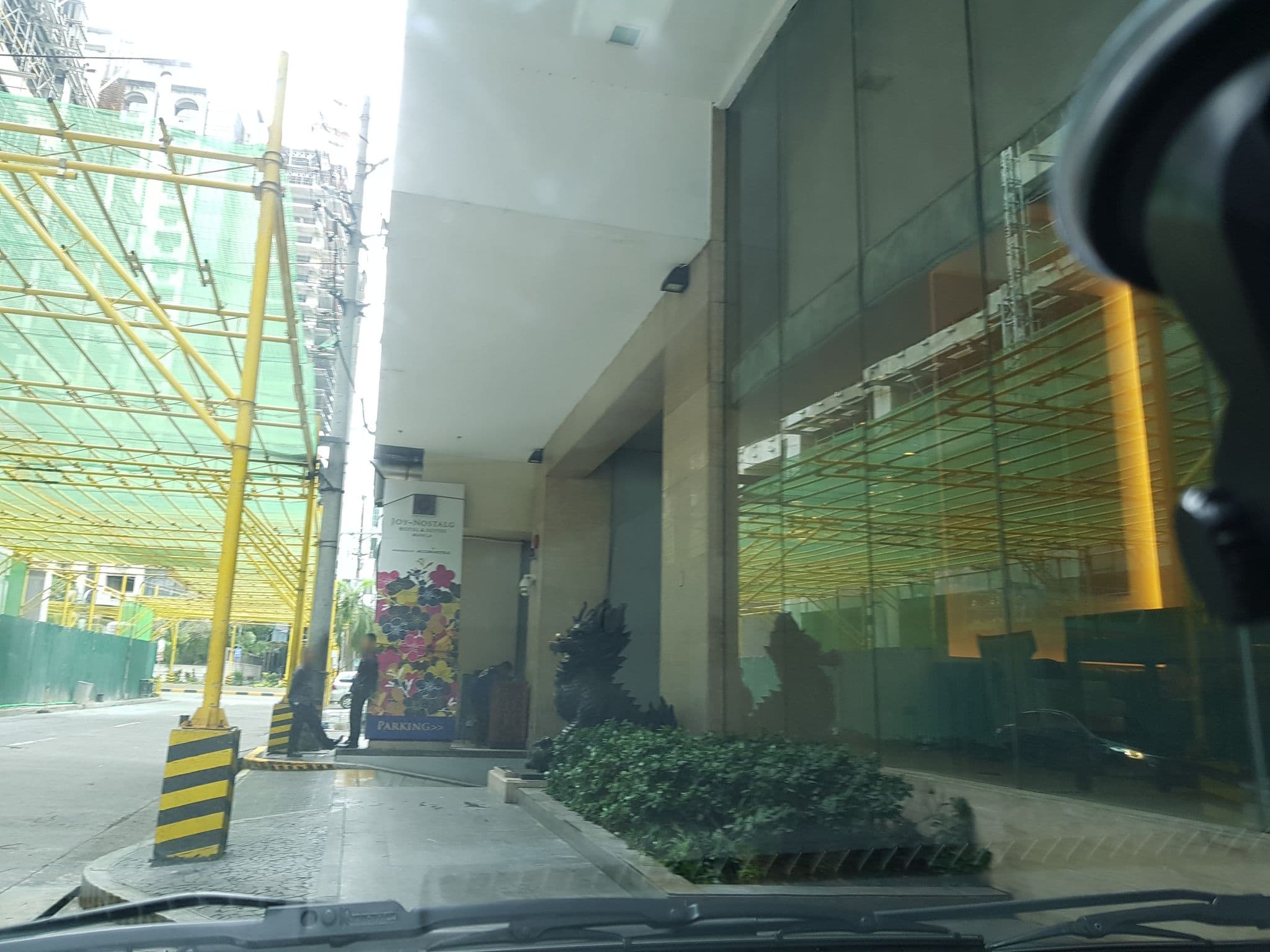 Street view near Oakwood Premier Manila, Pasig City — © mhayd (CC BY-SA · Mapillary)