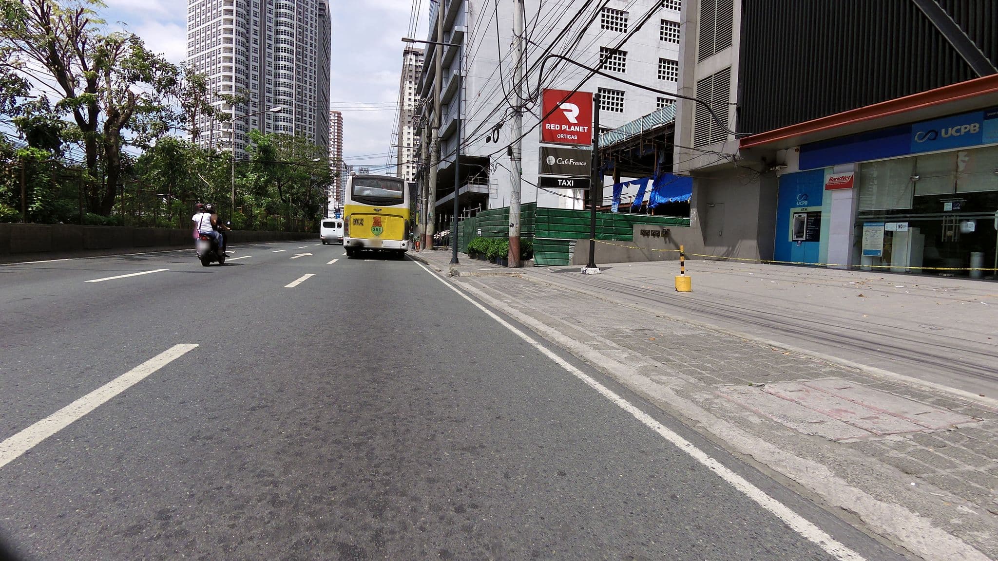 Street view near Tune Hotel, Pasig City — © GOwin (CC BY-SA · Mapillary)