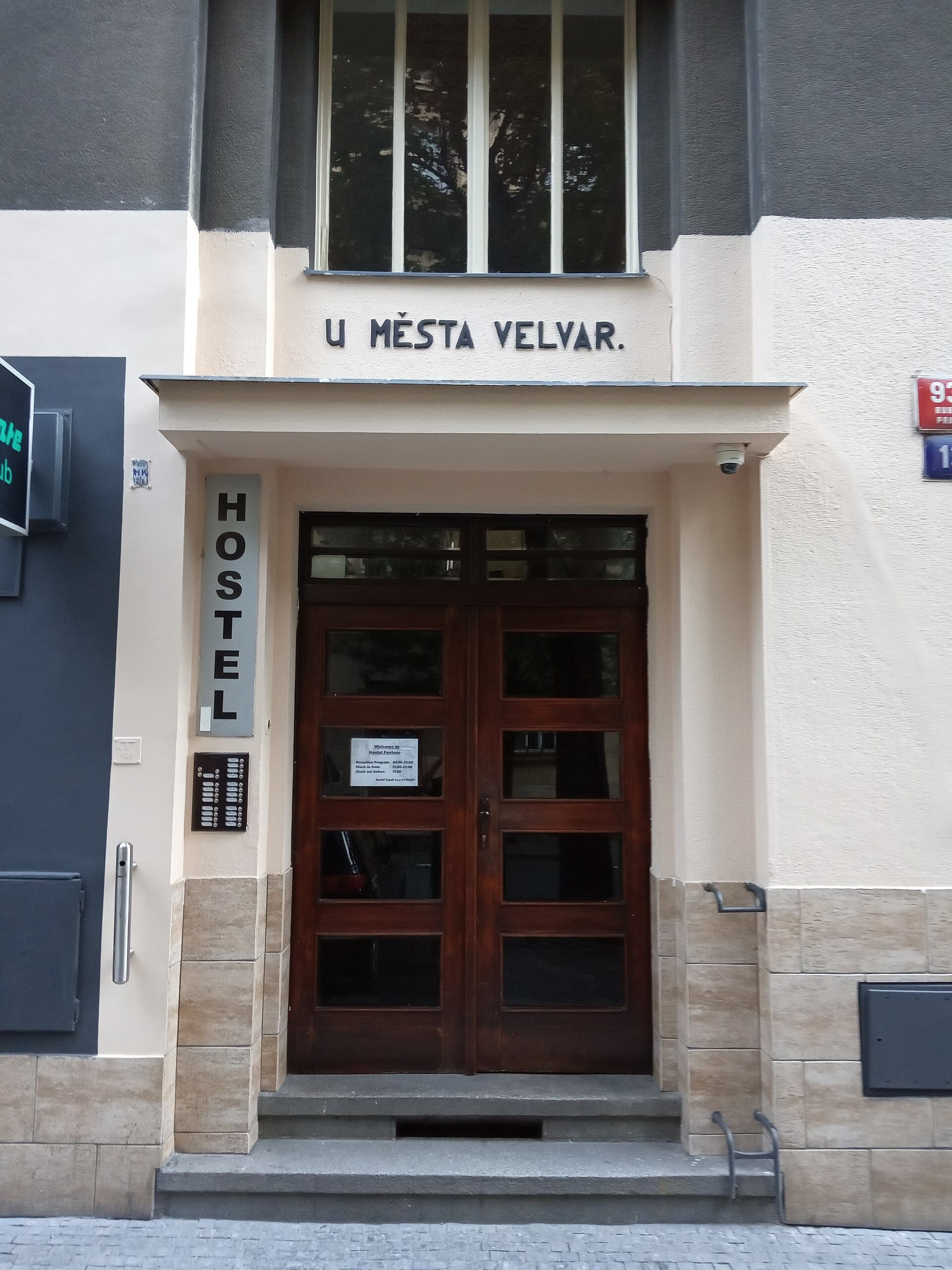 Fontána (via Wikimedia Commons, CC BY-SA 3.0)