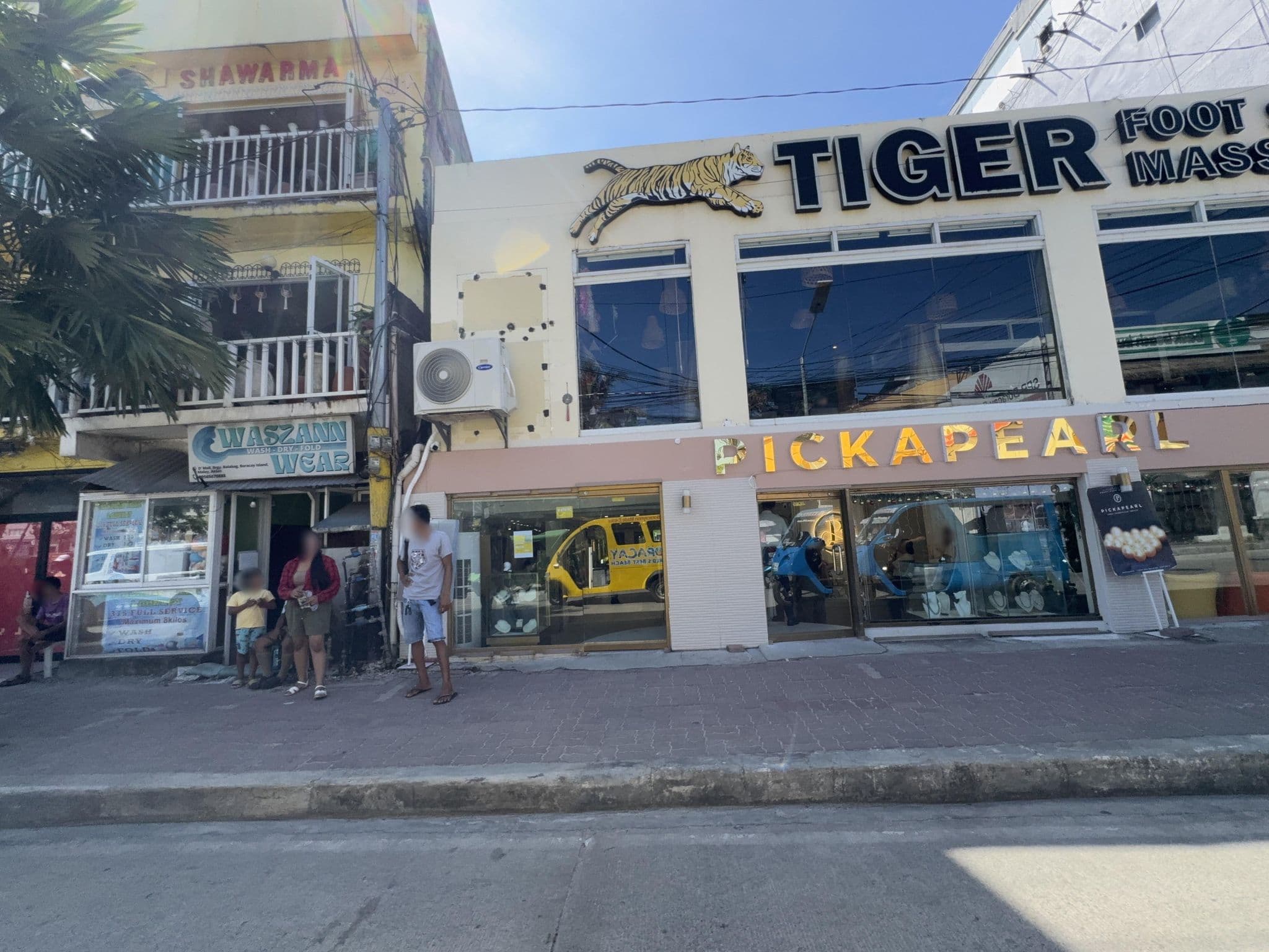 Street view near Island Nook Hotel, Balabag — © filipb (CC BY-SA · Mapillary)