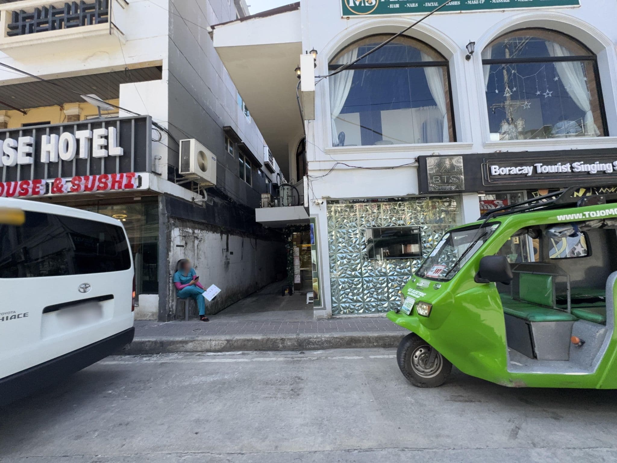 Street view near Boracay Paradise Hotel, Balabag — © filipb (CC BY-SA · Mapillary)