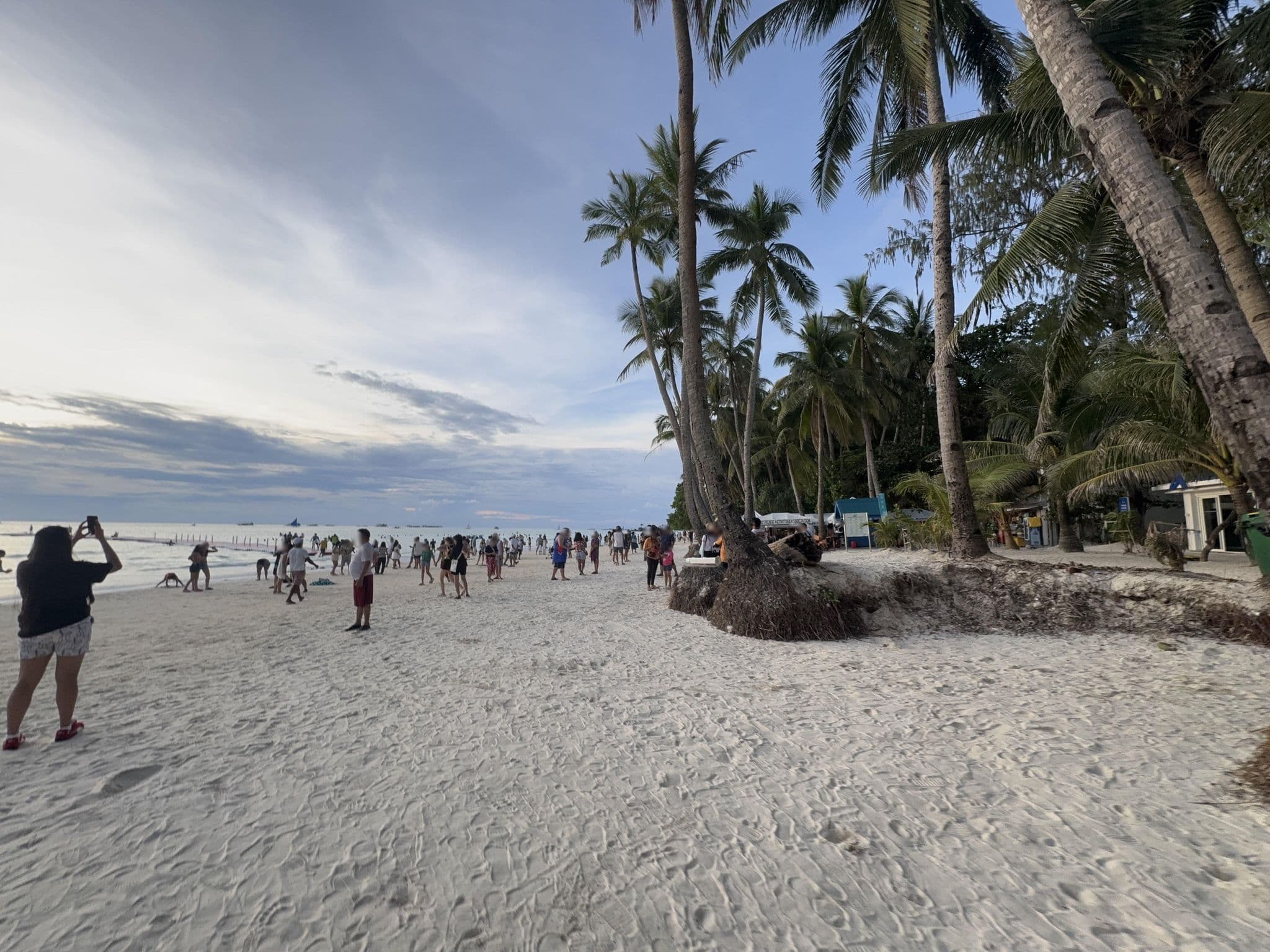Street view near Shangri-La Boracay Resort and Spa, Balabag — © filipb (CC BY-SA · Mapillary)