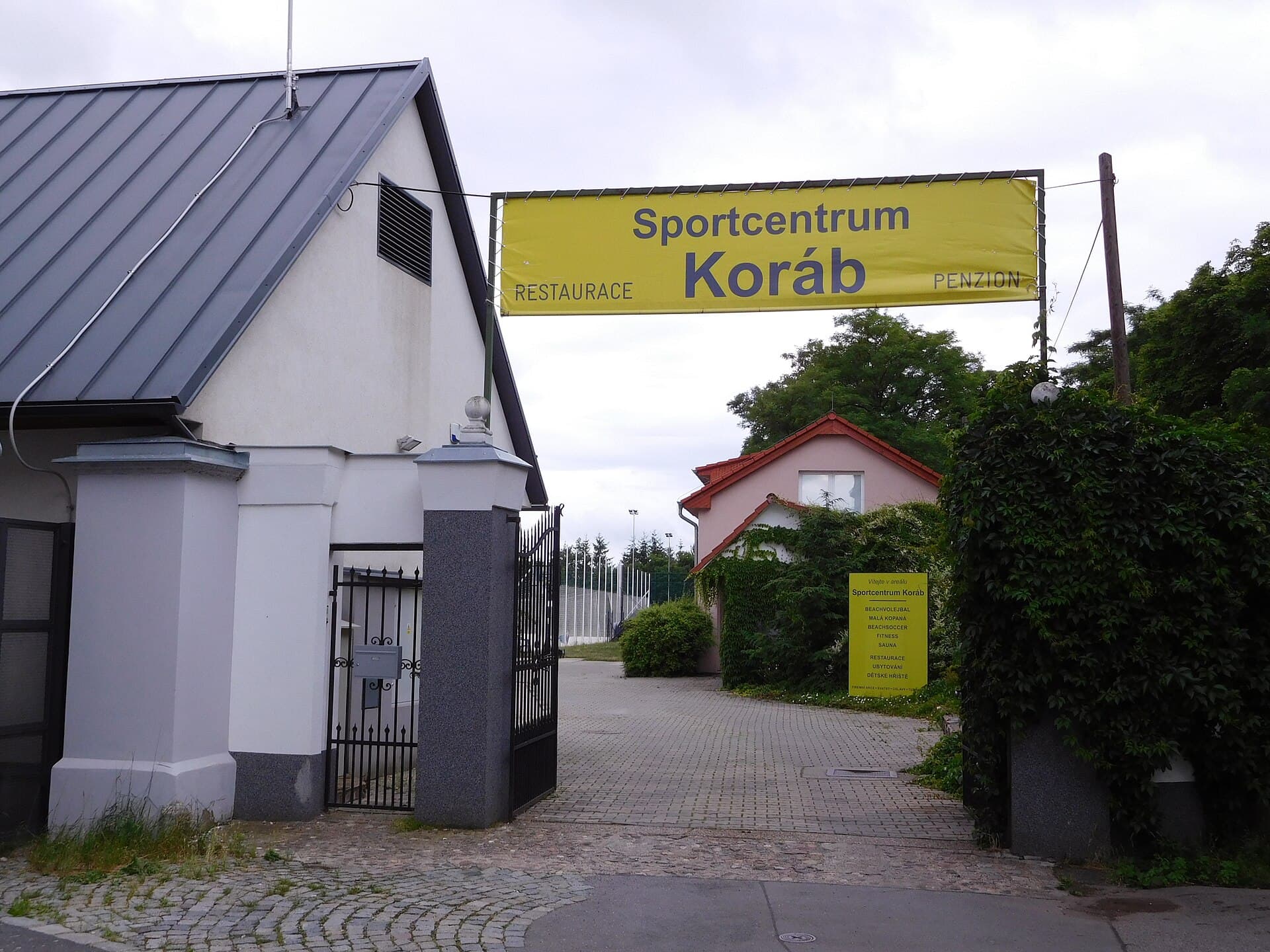 Penzion Koráb (via Wikimedia Commons, CC BY-SA 3.0)