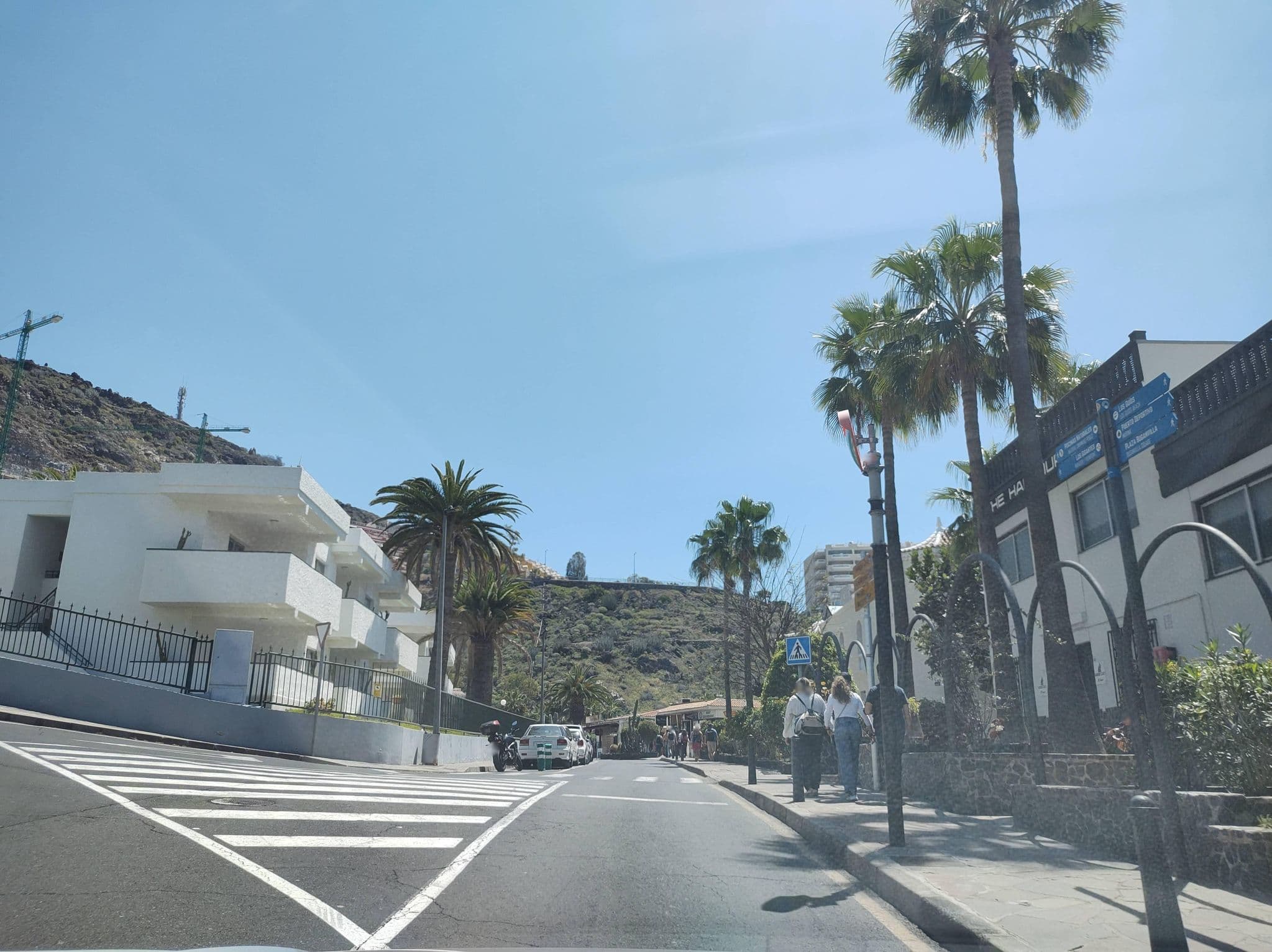 Street view near El Sombrero Apartments, Los Gigantes — © thetornado76 (CC BY-SA · Mapillary)