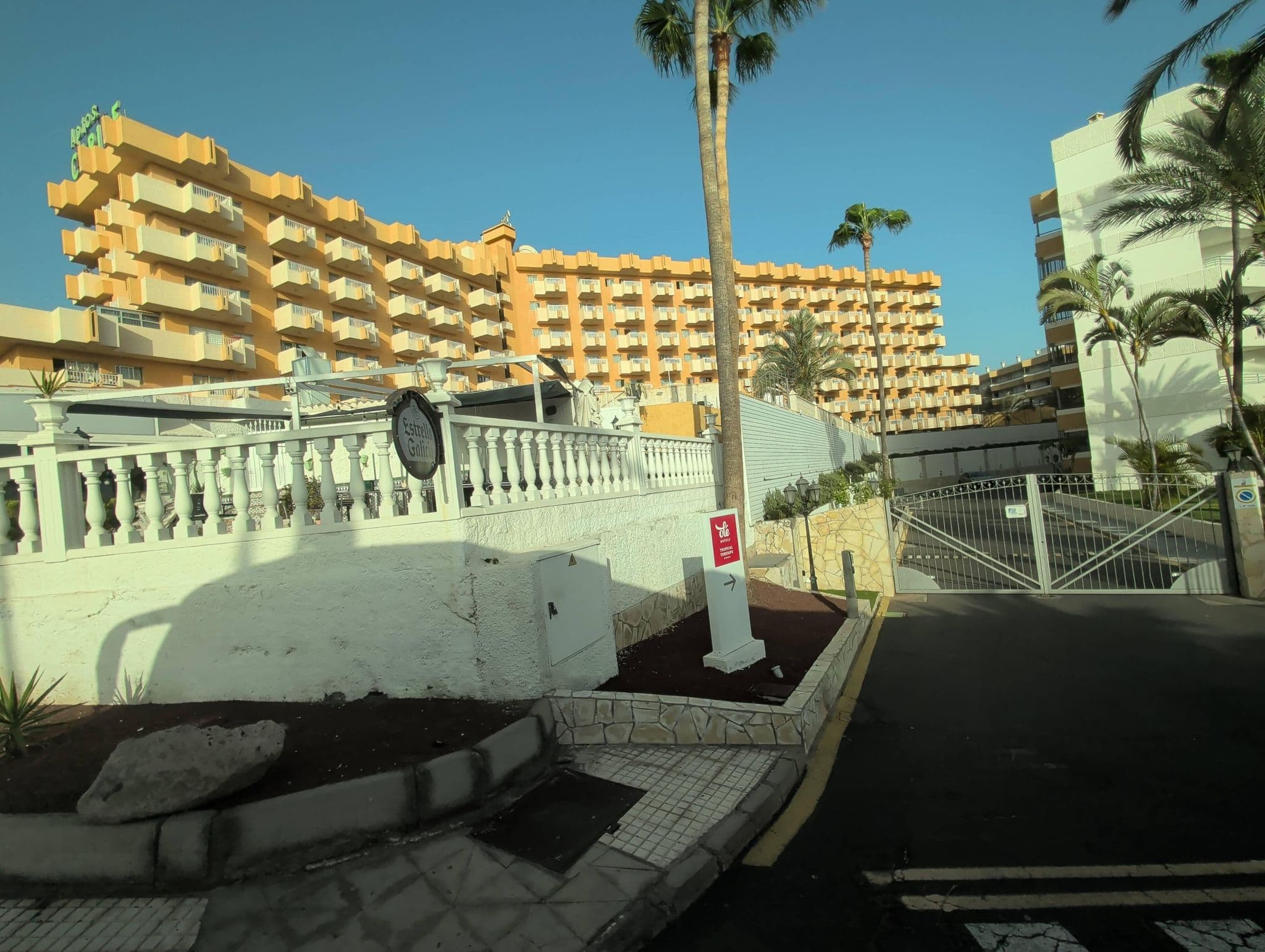 Street view near Apartamentos Caribe, Playa de las Américas — © AR88 (CC BY-SA · Mapillary)