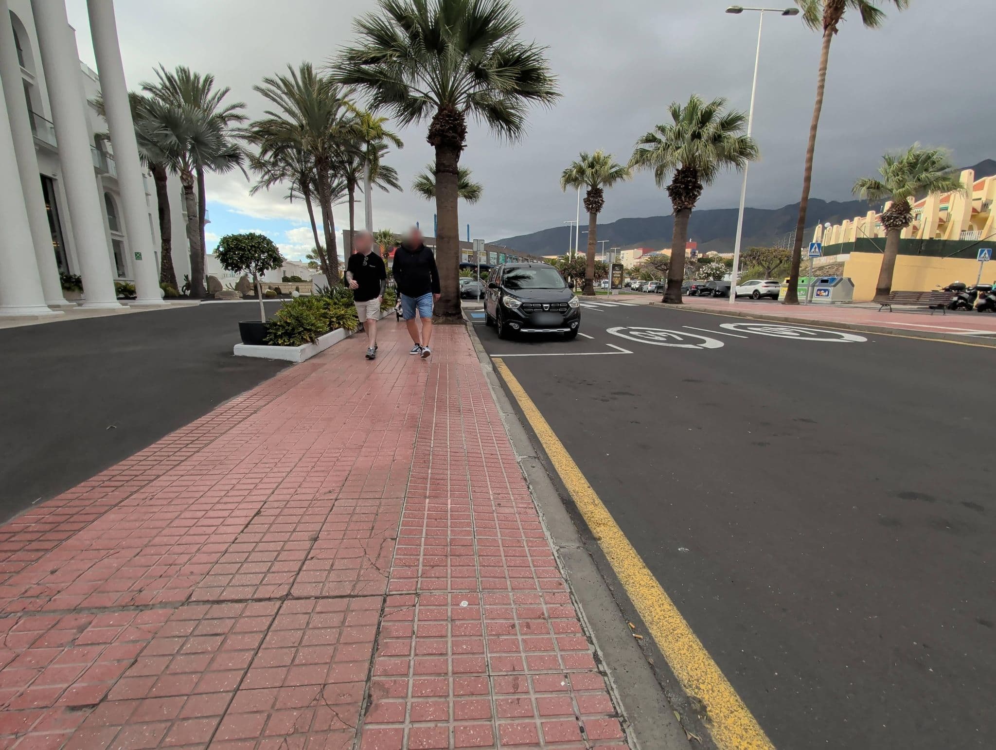 Street view near Bahia Princess Hotel Tenerife, Playa de las Américas — © AR88 (CC BY-SA · Mapillary)
