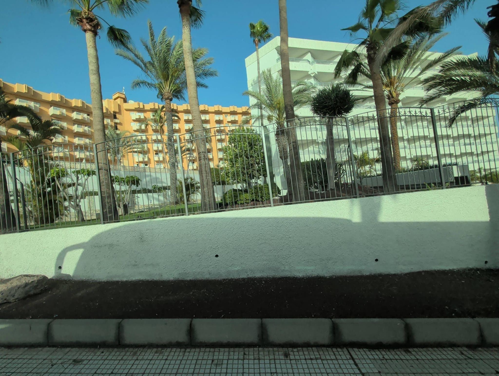 Street view near Olé pool, Playa de las Américas — © AR88 (CC BY-SA · Mapillary)