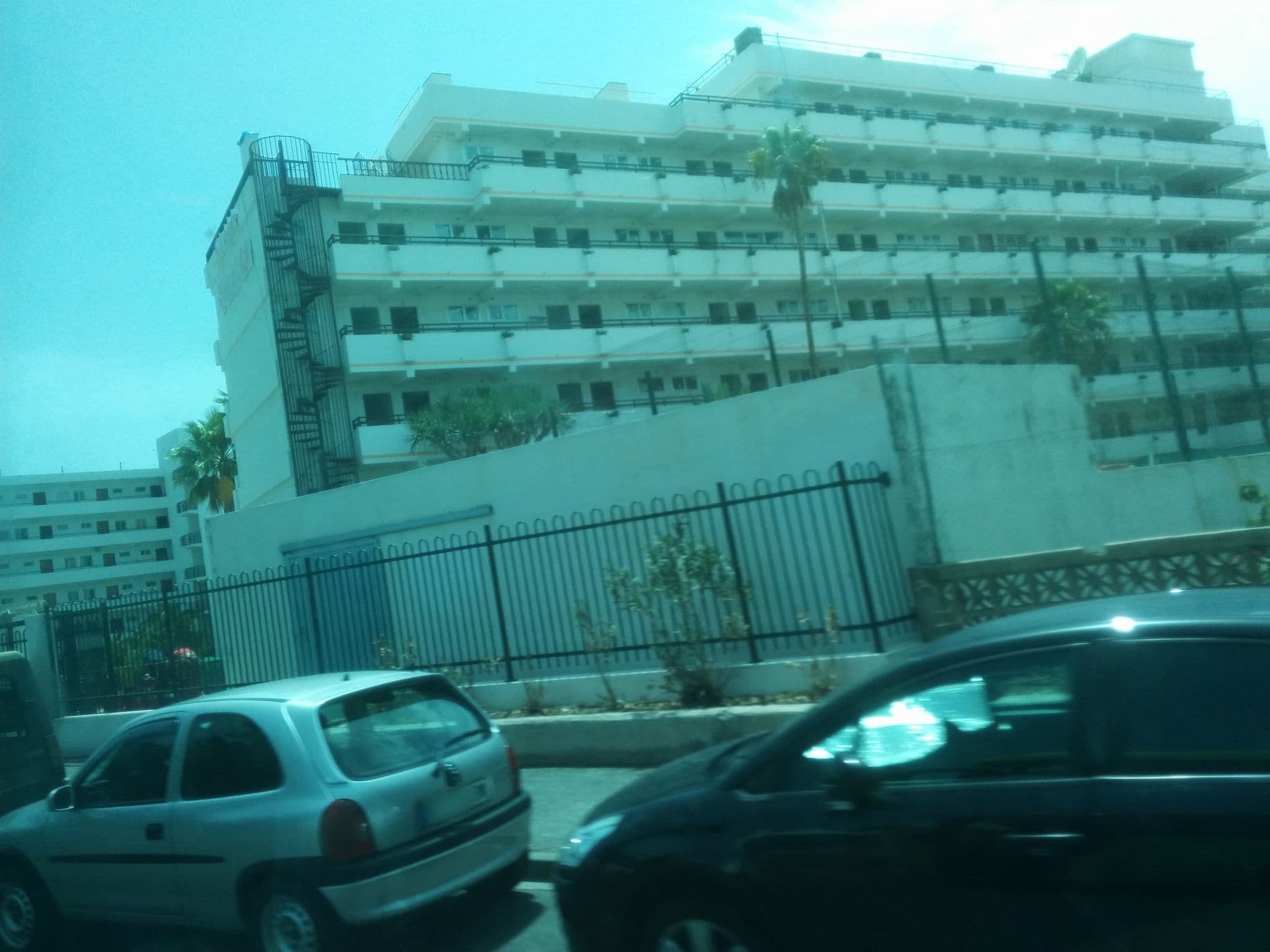 Street view near Coral Ocean View, Playa de las Américas — © rutsky (CC BY-SA · Mapillary)
