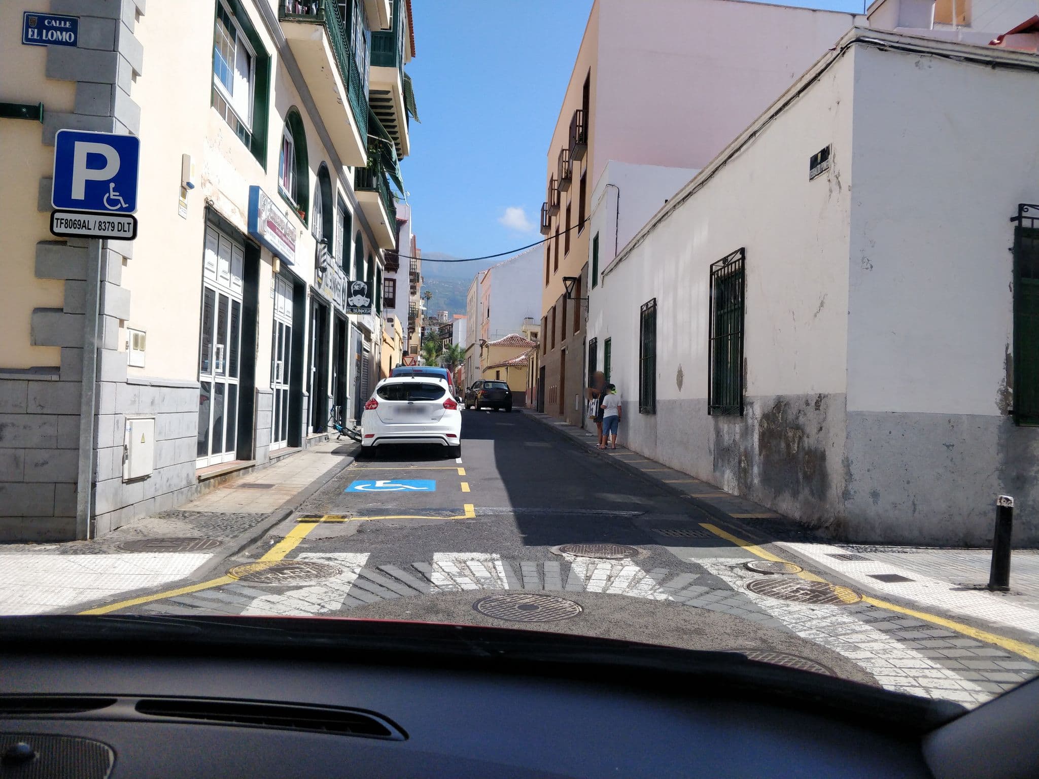 Street view near Hotel Puerto Azul, Puerto de la Cruz — © cronoser (CC BY-SA · Mapillary)