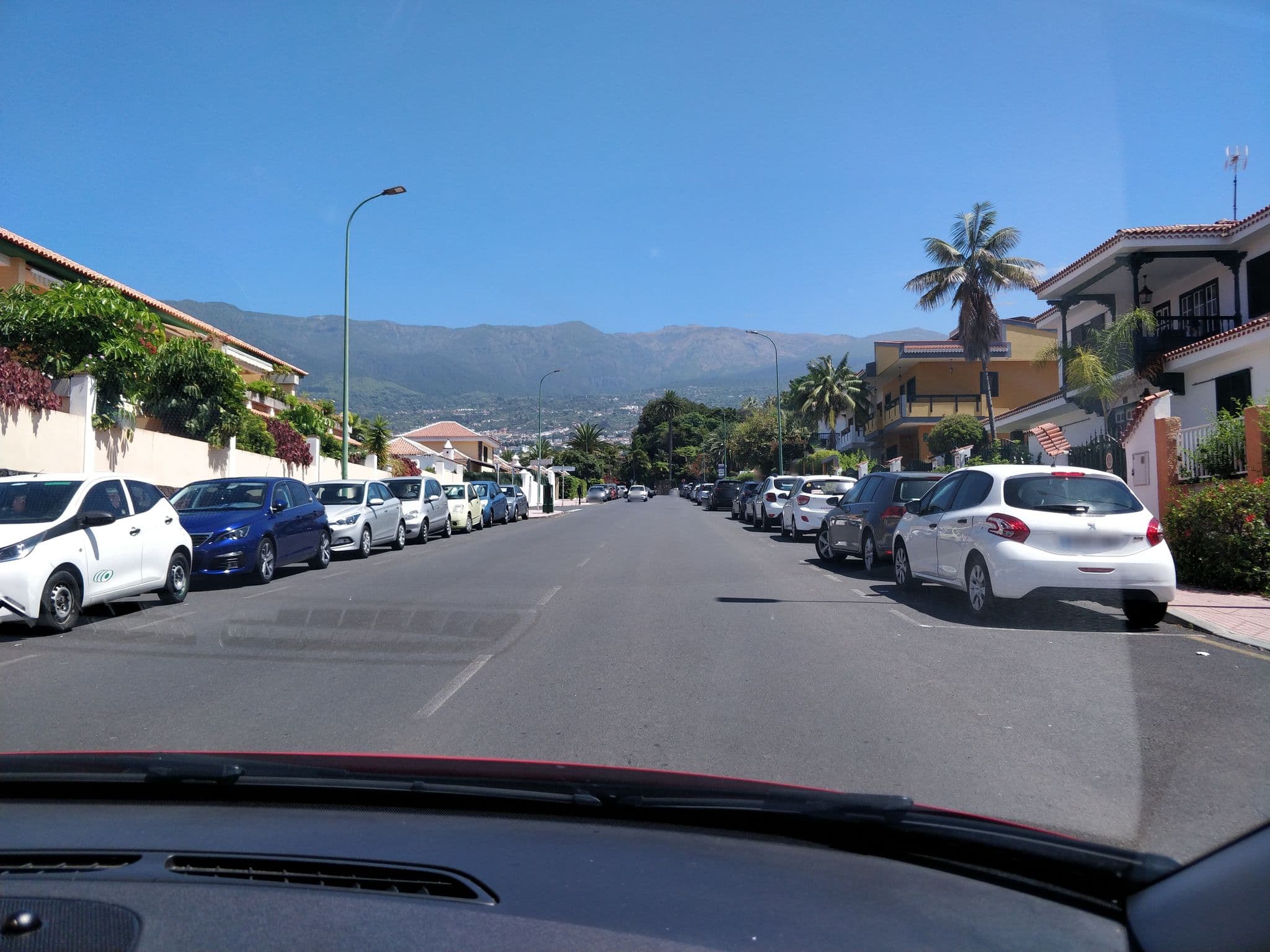 Street view near Aptos. los Geranios, Puerto de la Cruz — © cronoser (CC BY-SA · Mapillary)