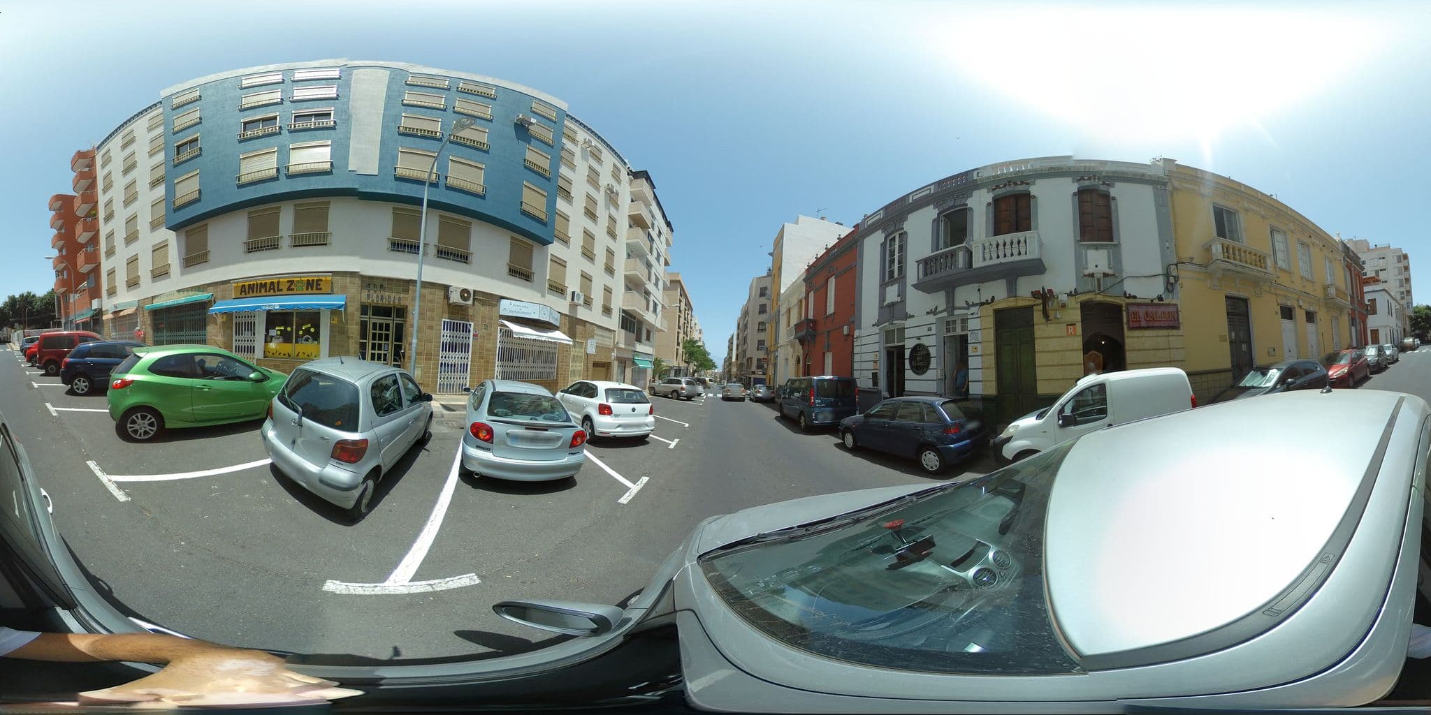 Street view near Wanderlust Hostel, Santa Cruz de Tenerife — © javiersanp (CC BY-SA · Mapillary)