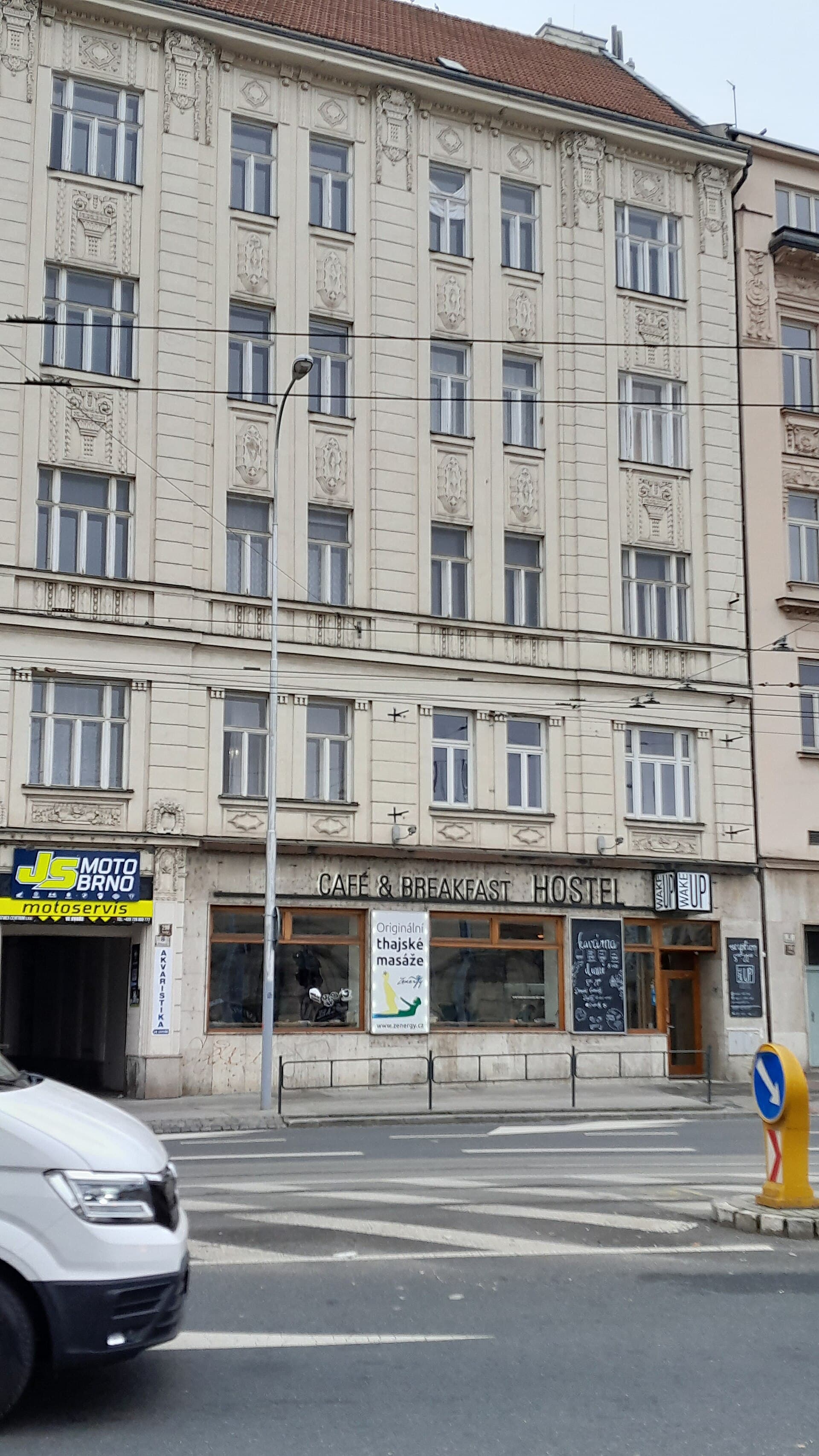 Wake Up Wellness Hostel (via Wikimedia Commons, CC BY-SA 4.0)