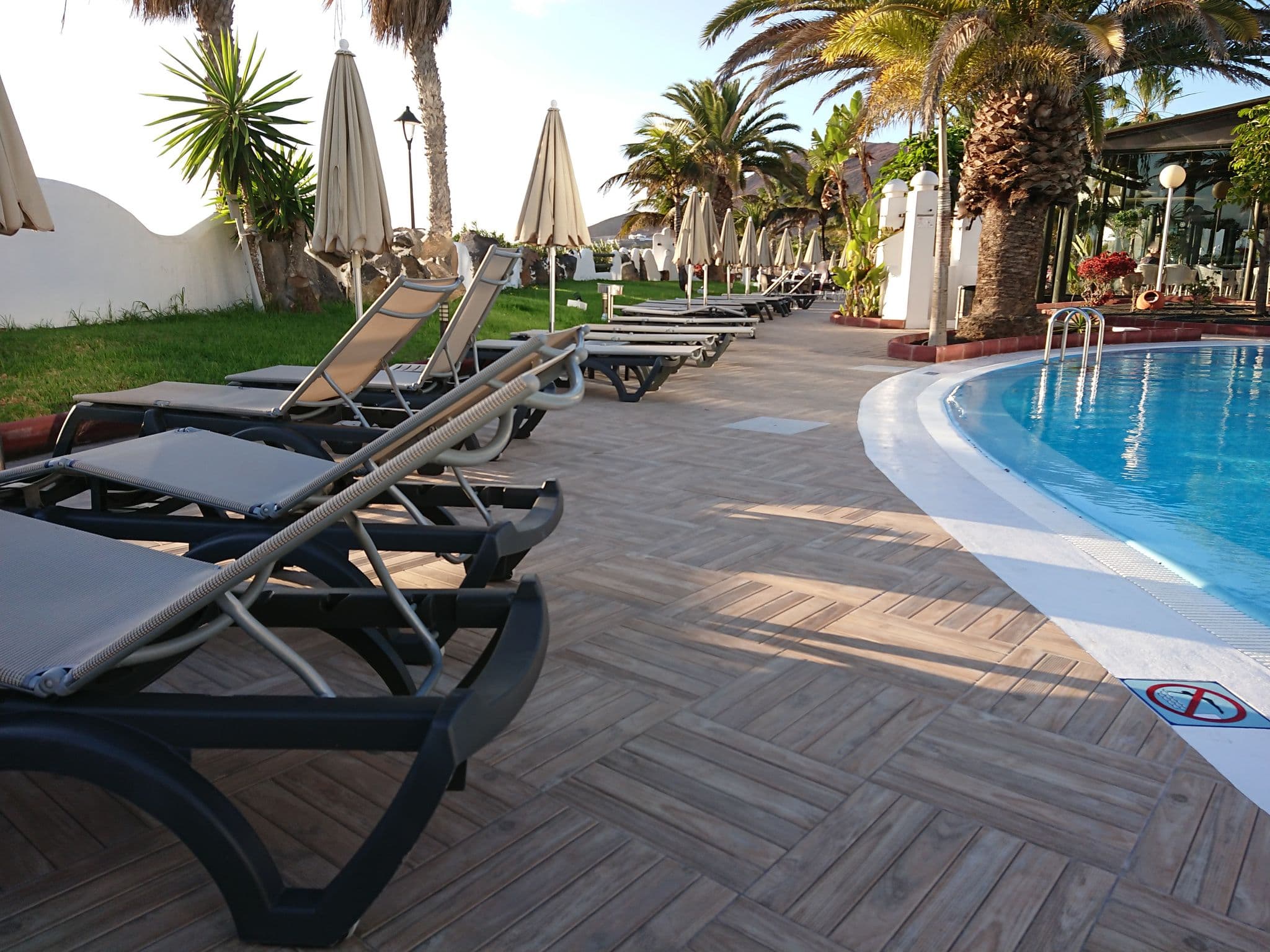 Street view near Timanfaya Hotel Swimming Pool, Playa Blanca — © sp4rkie (CC BY-SA · Mapillary)