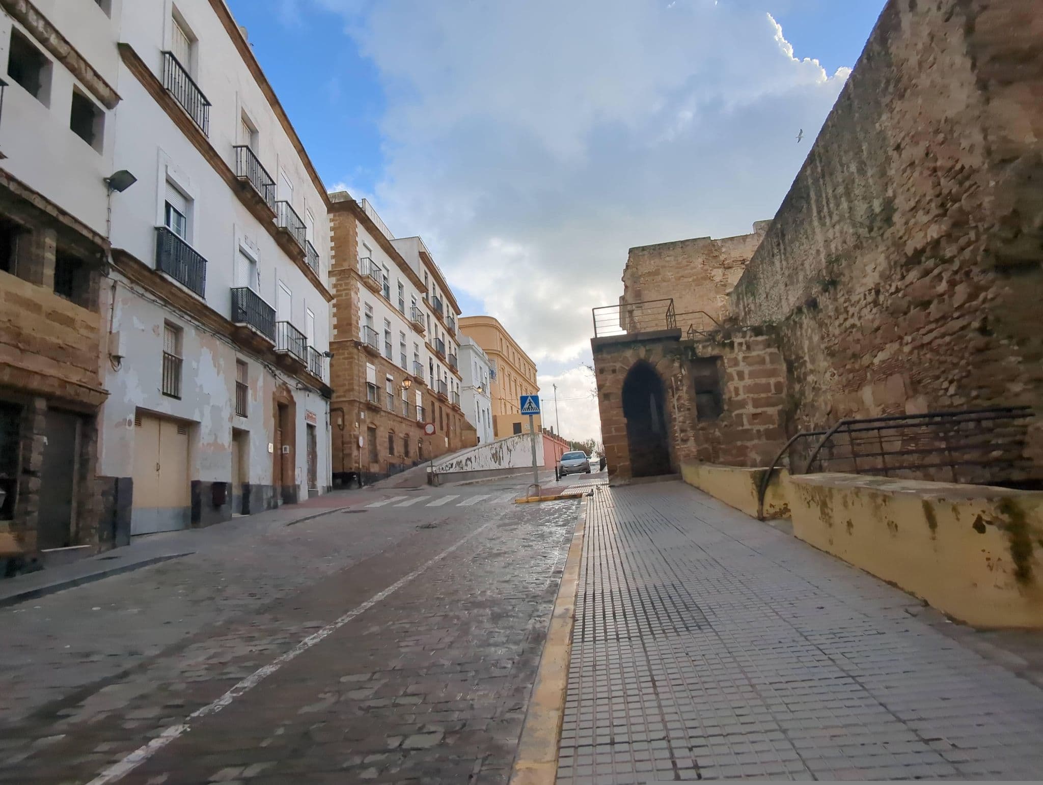 Street view near La Esquinita de Santa Maria, Cadiz — © miguel_andrade (CC BY-SA · Mapillary)