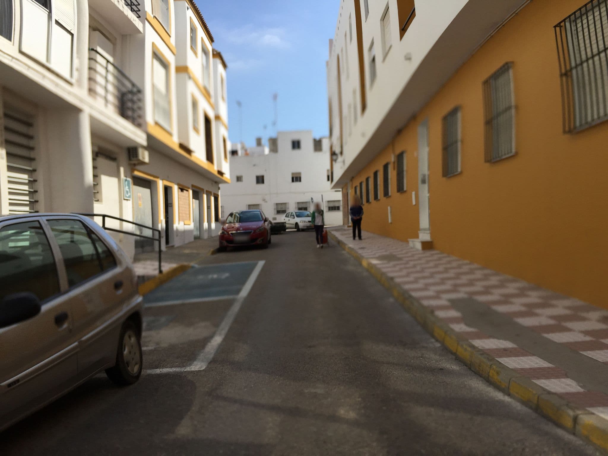 Street view near Apartamentos el Yunque, Conil de la Frontera — © flidolin (CC BY-SA · Mapillary)