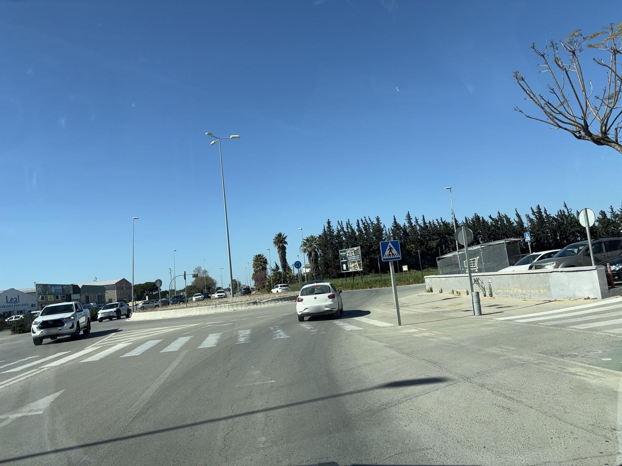 Street view near Hostal Los Mellizos, Conil de la Frontera — © seraq (CC BY-SA · Mapillary)