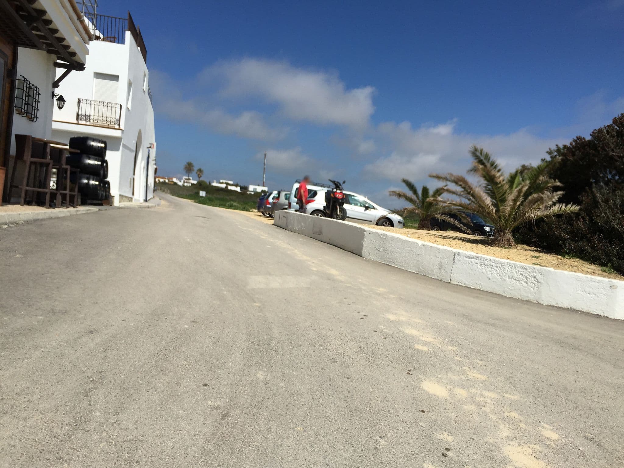 Street view near Apartamentos El Roqueo, Conil de la Frontera — © flidolin (CC BY-SA · Mapillary)
