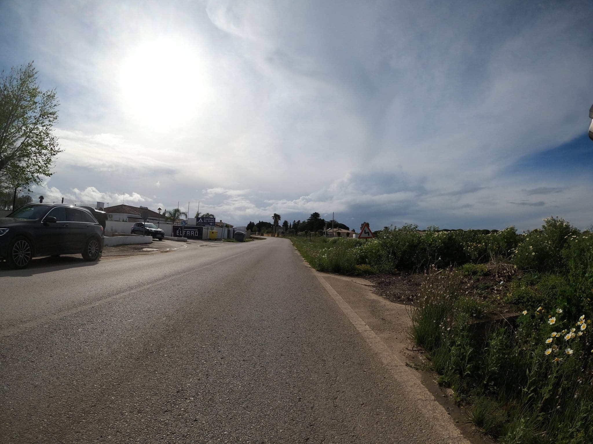 Street view near Hostal los Rosales, Conil de la Frontera — © Langfahrer (CC BY-SA · Mapillary)
