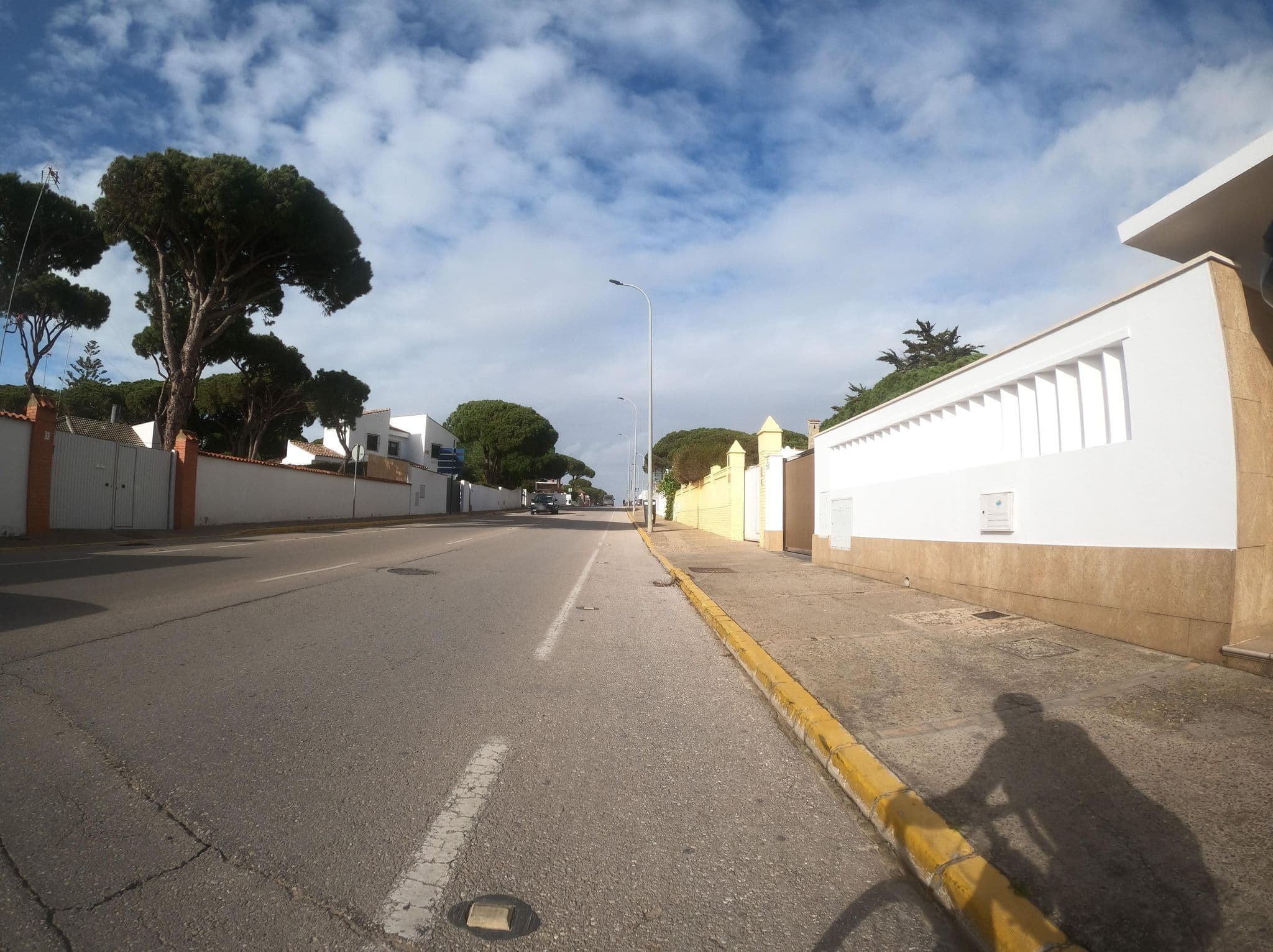 Street view near Apartahotel Sol Sancti Petri, Chiclana de la Frontera — © Langfahrer (CC BY-SA · Mapillary)