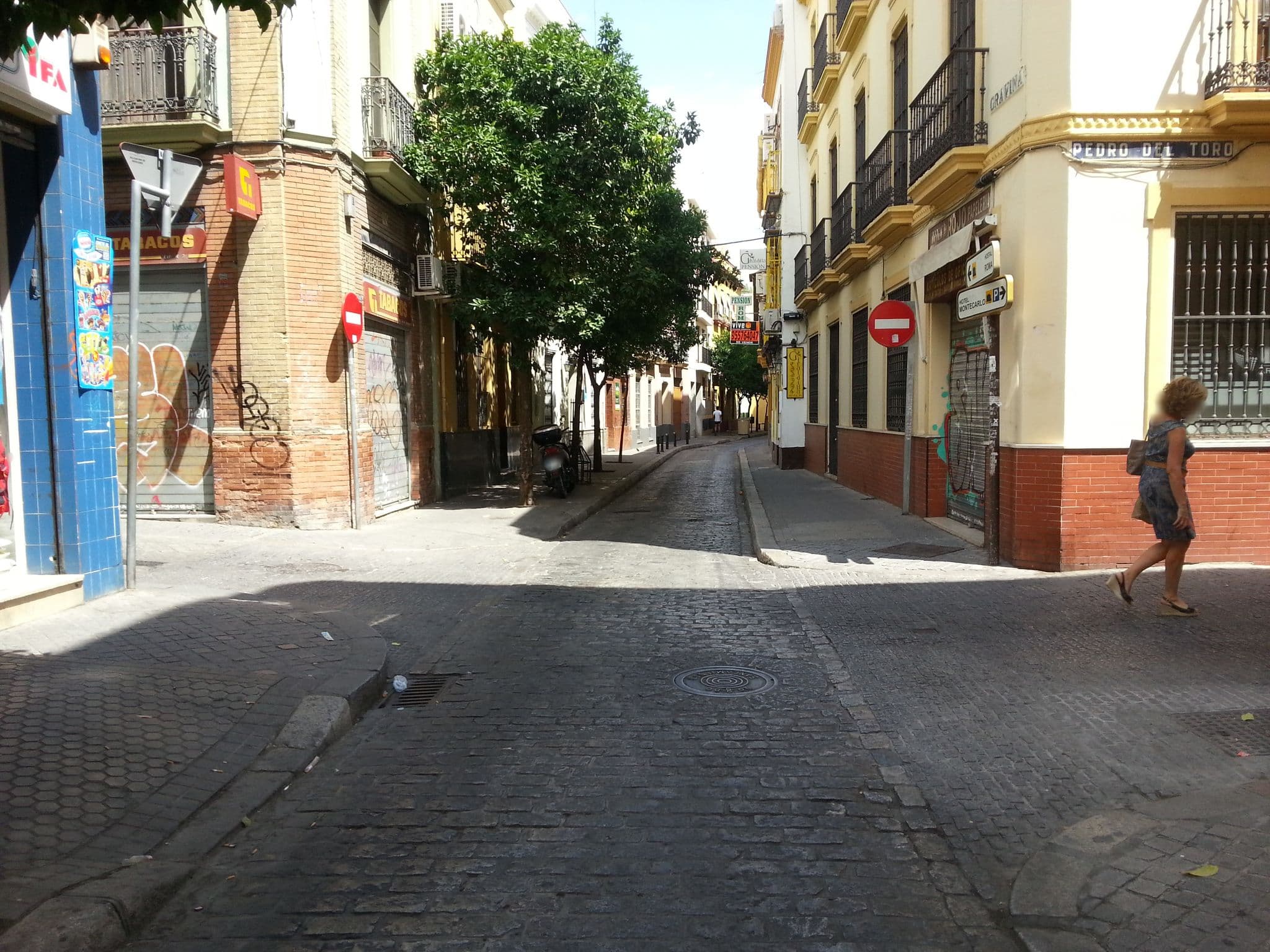 Street view near Hostales - Sp, Sevilla — © paulinus (CC BY-SA · Mapillary)