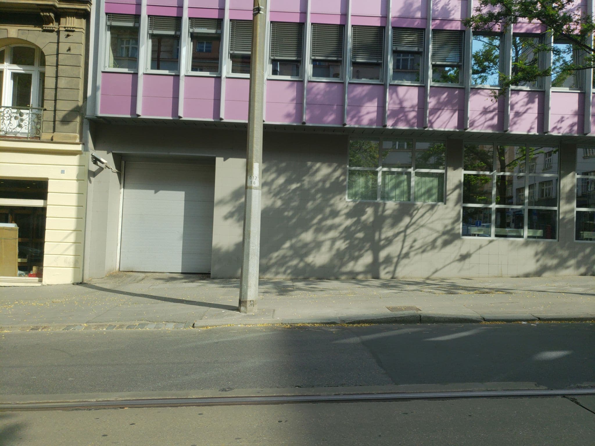 Street view near Roof apartments, Královské Vinohrady — © mapfool (CC BY-SA · Mapillary)