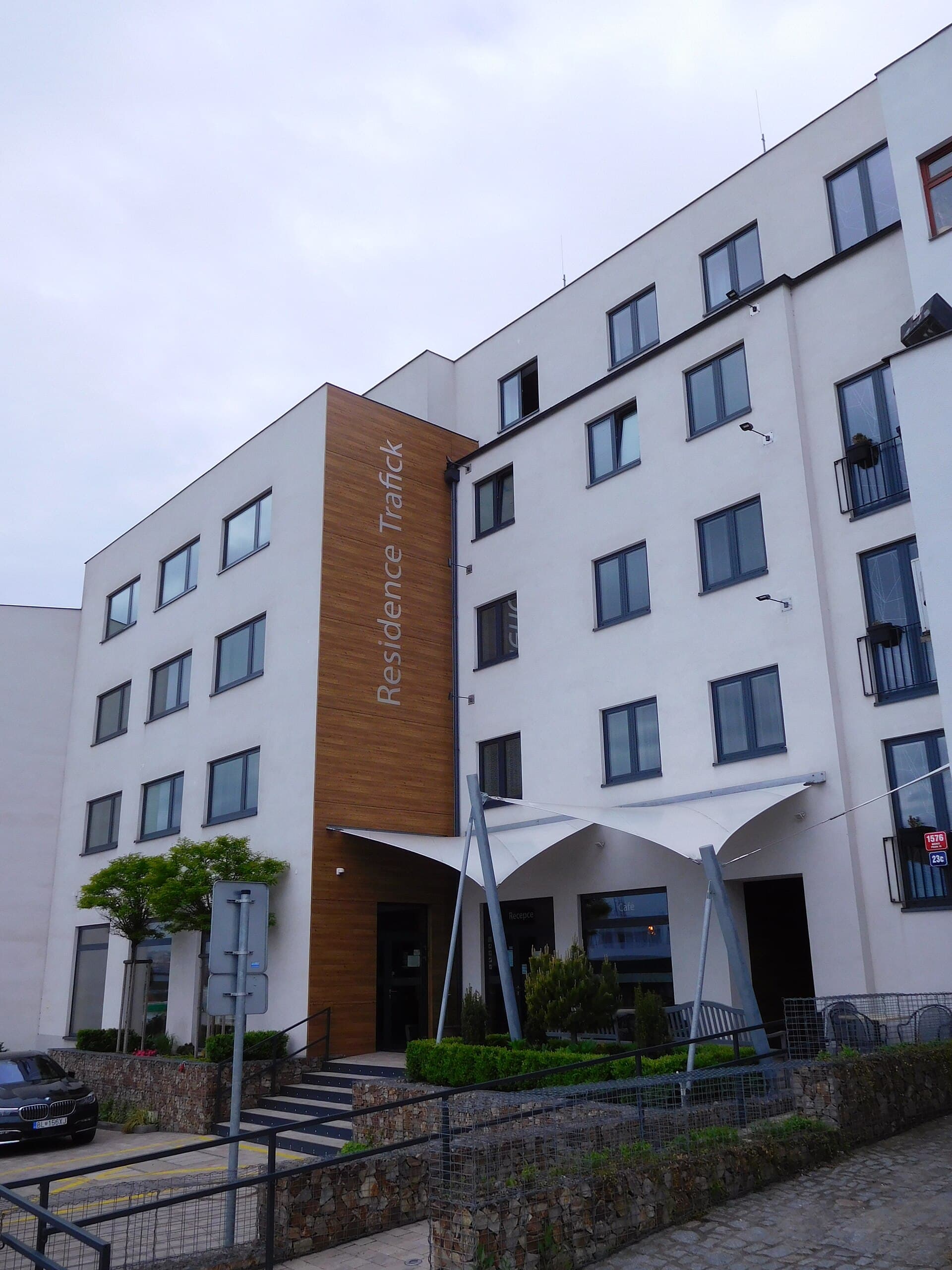 Residence Trafick (via Wikimedia Commons, CC BY-SA 3.0)