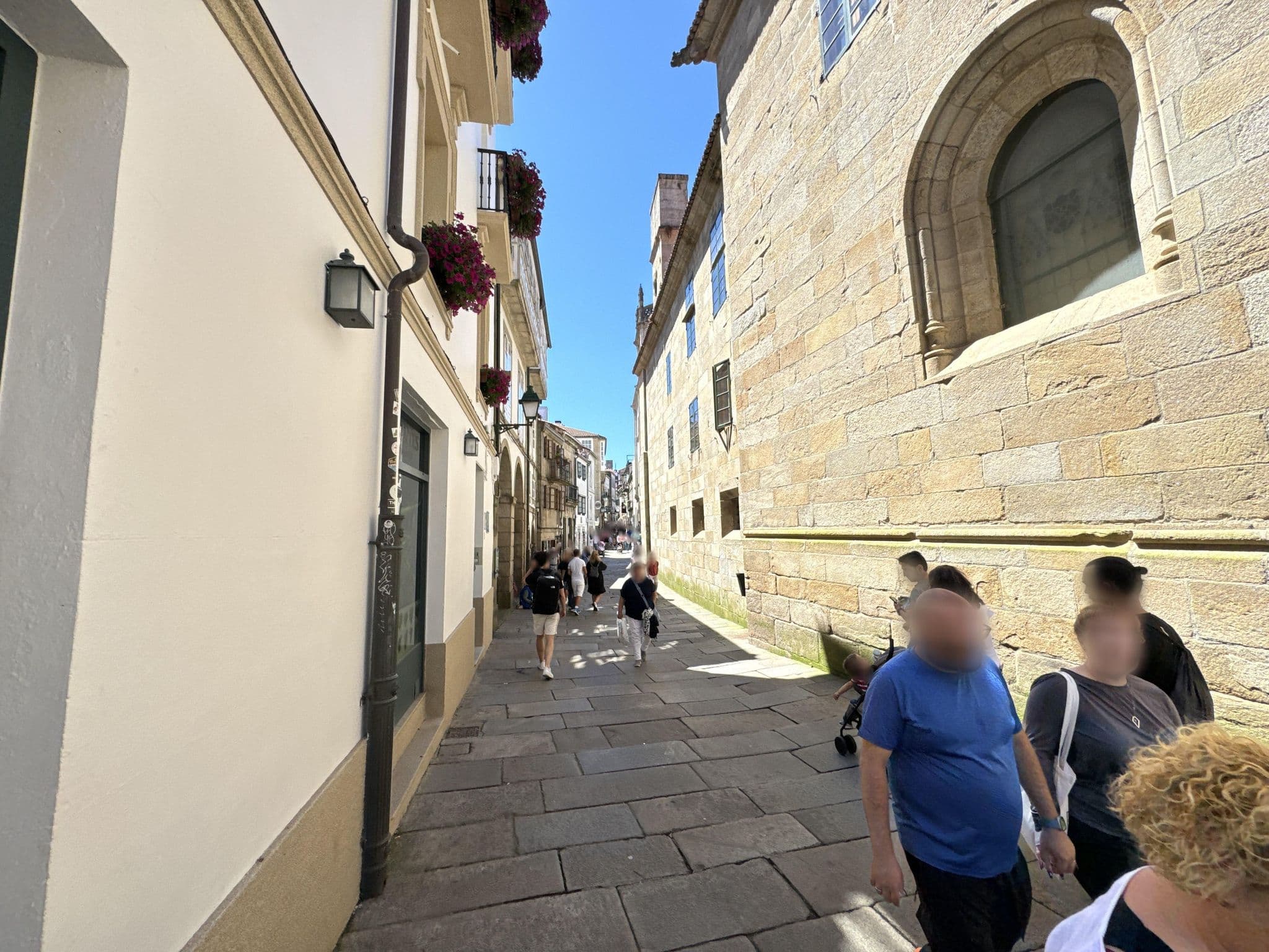 Street view near Casa Celsa, Santiago de Compostela — © filipb (CC BY-SA · Mapillary)