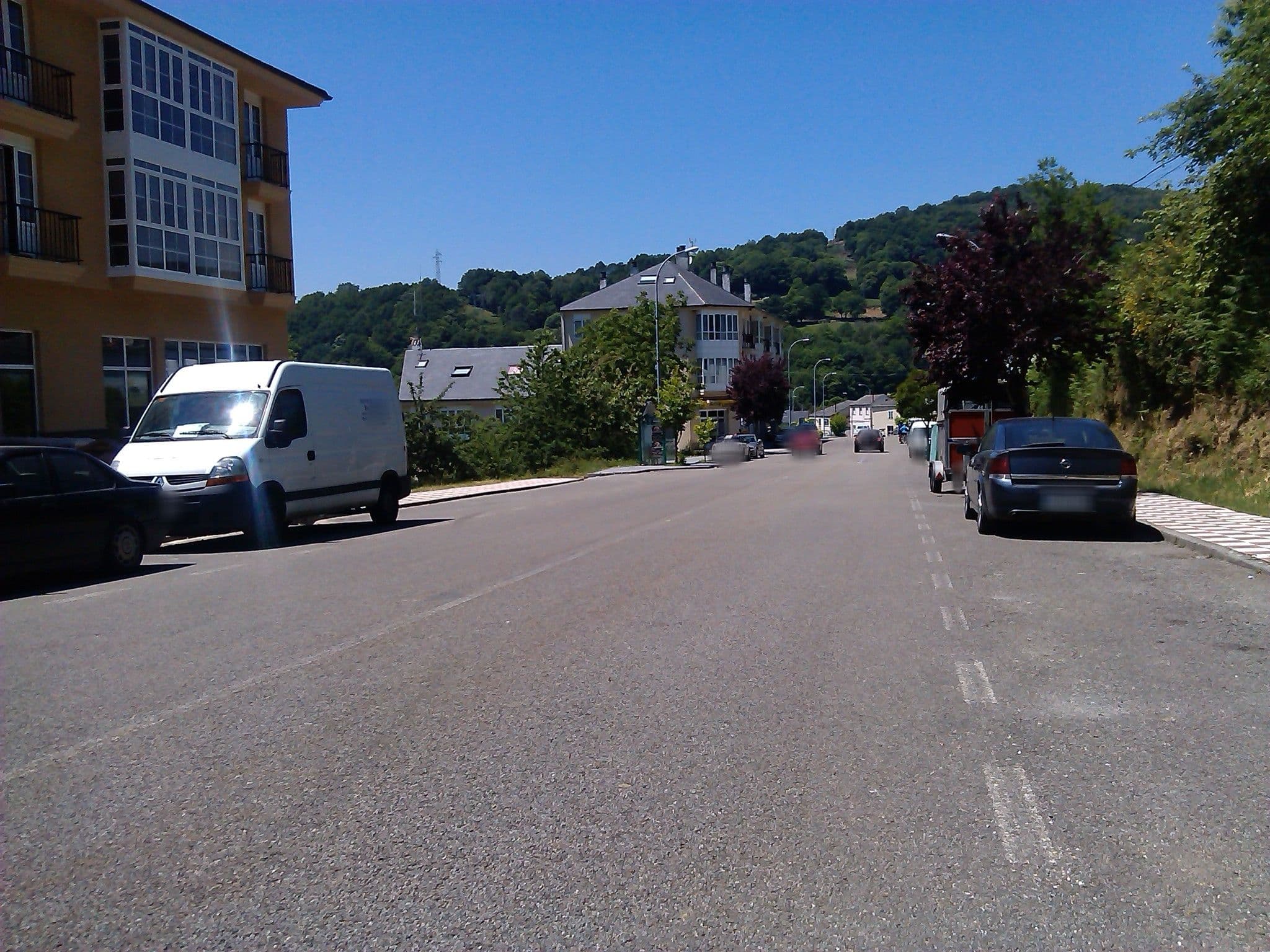 Street view near Pension Albergue Lemos, Samos — © changchun1 (CC BY-SA · Mapillary)