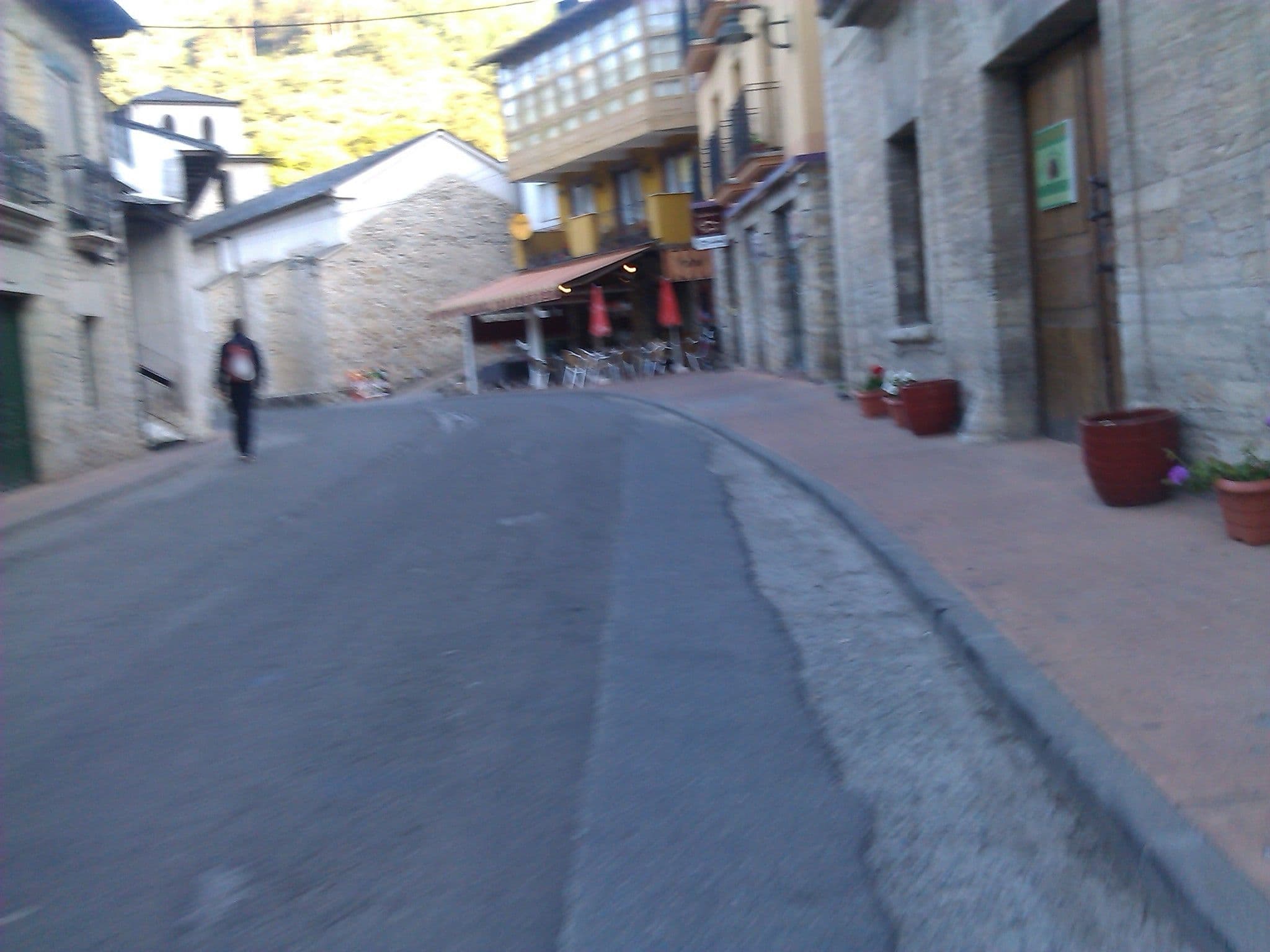Street view near Albergue La Magdalena, Villafranca del Bierzo — © changchun1 (CC BY-SA · Mapillary)