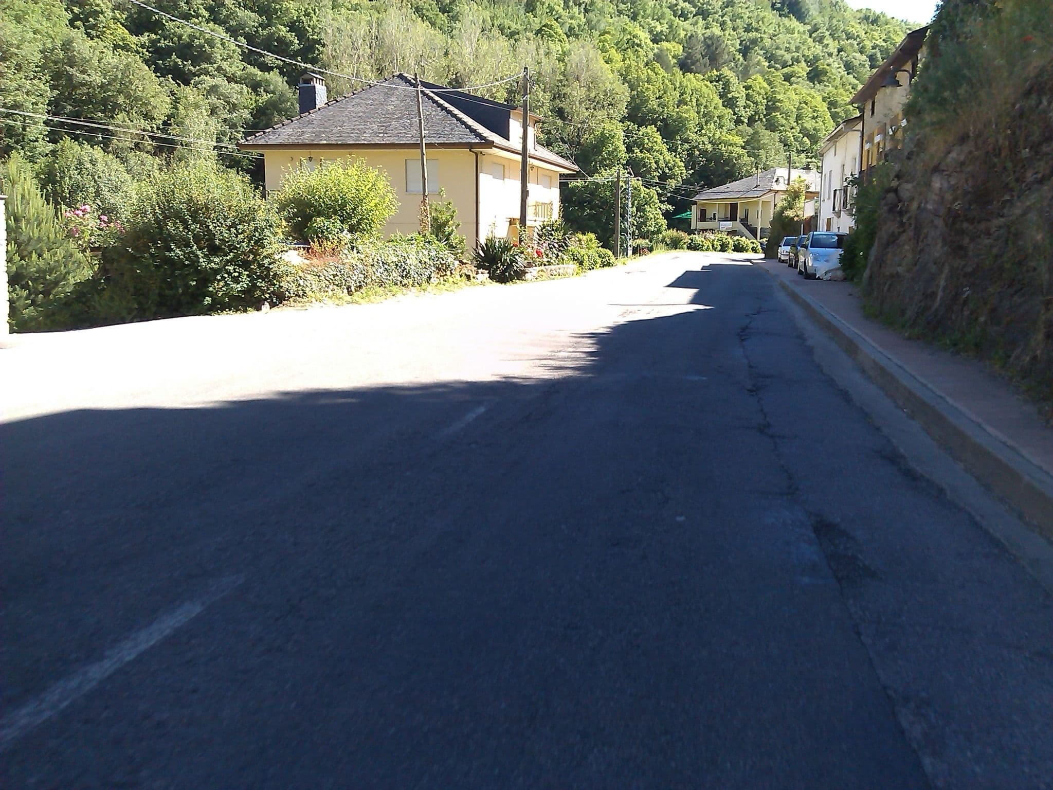 Street view near Casa Rural el Recanto, Villafranca del Bierzo — © changchun1 (CC BY-SA · Mapillary)