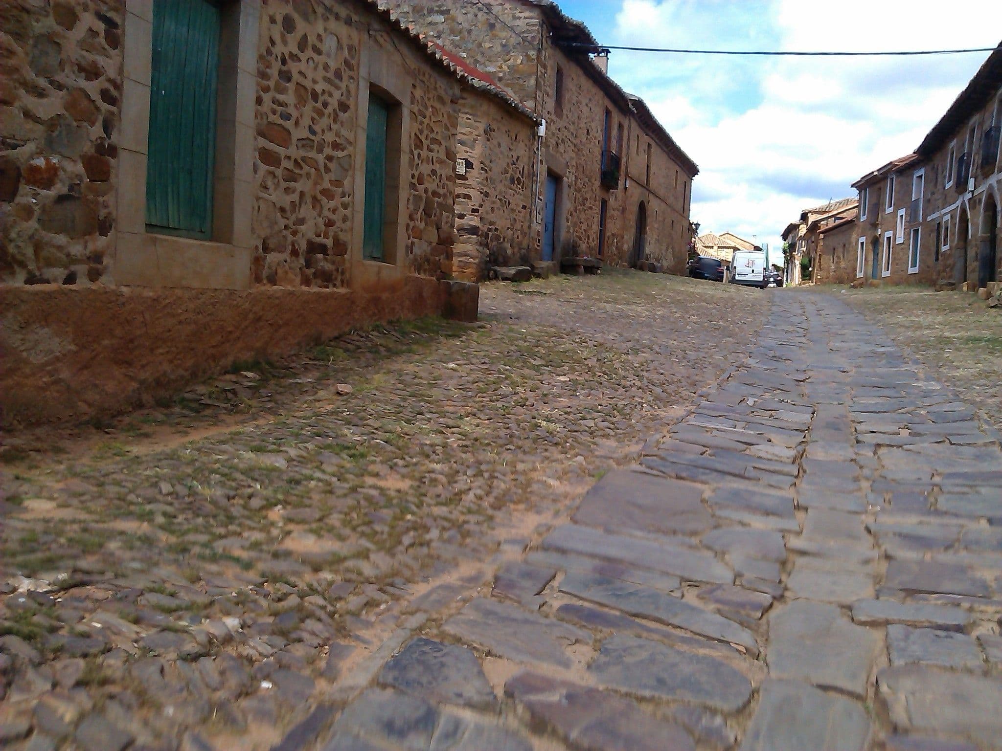 Street view near Los Polvazares, Astorga — © changchun1 (CC BY-SA · Mapillary)