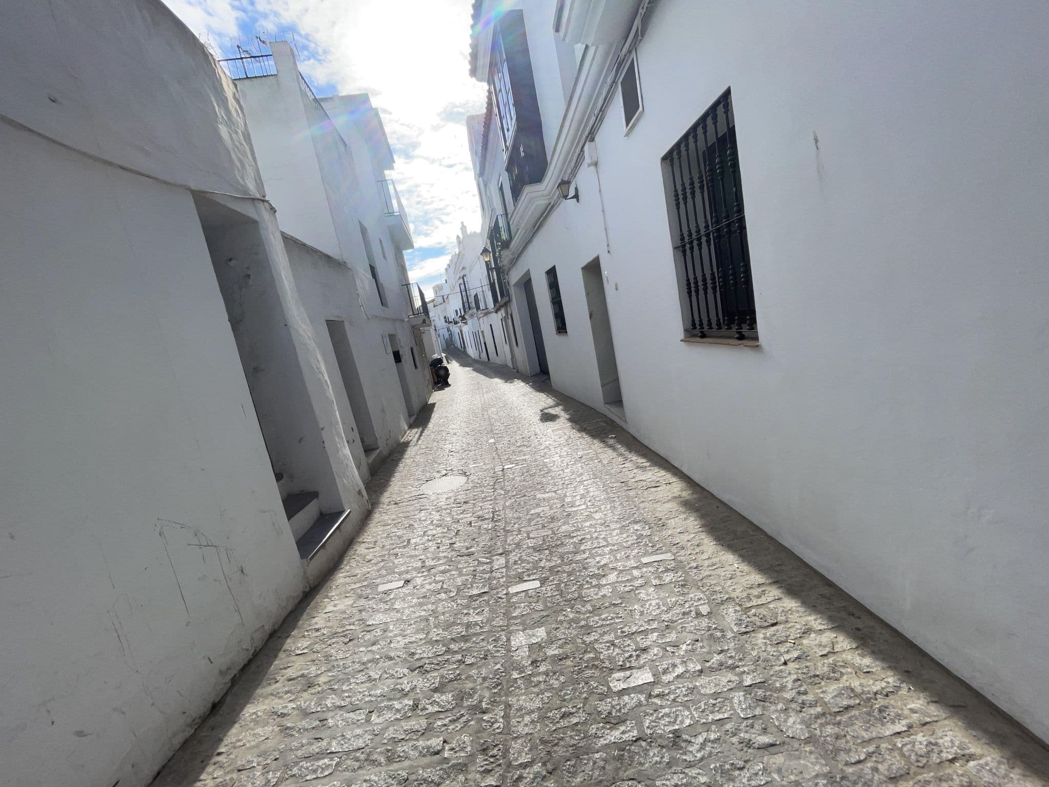 Street view near Casa El Aljibe, Vejer de la Frontera — © seraq (CC BY-SA · Mapillary)