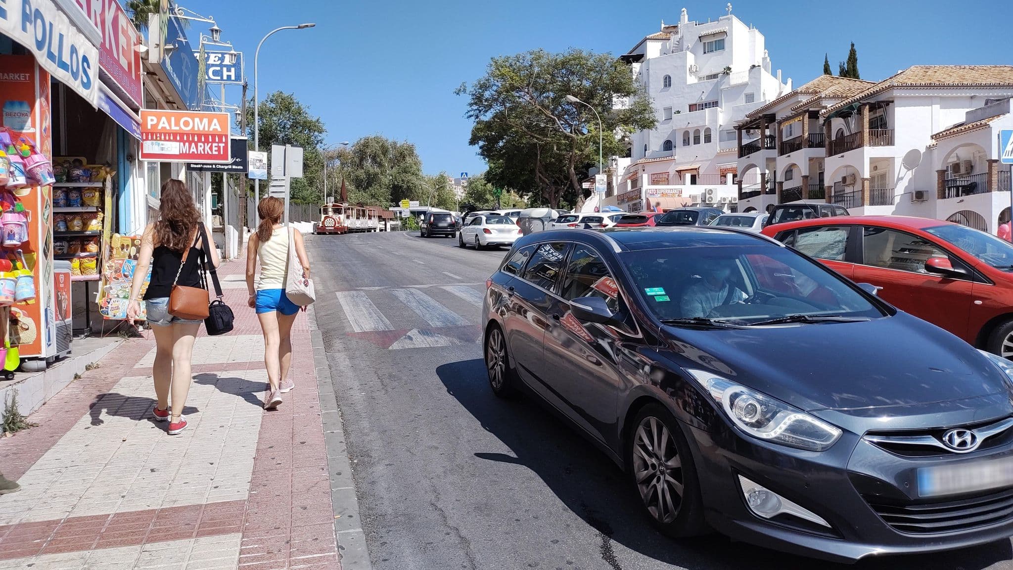 Street view near Aparthotel Sunny Beach, Arroyo de la Miel — © rsandu (CC BY-SA · Mapillary)