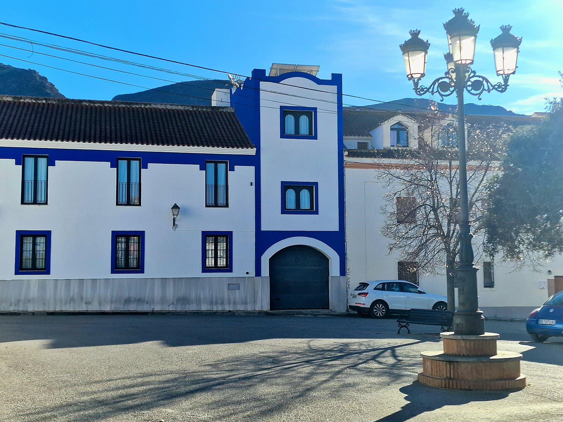 Hotel Restaurante Amalurra Granada (via Wikimedia Commons, CC0)