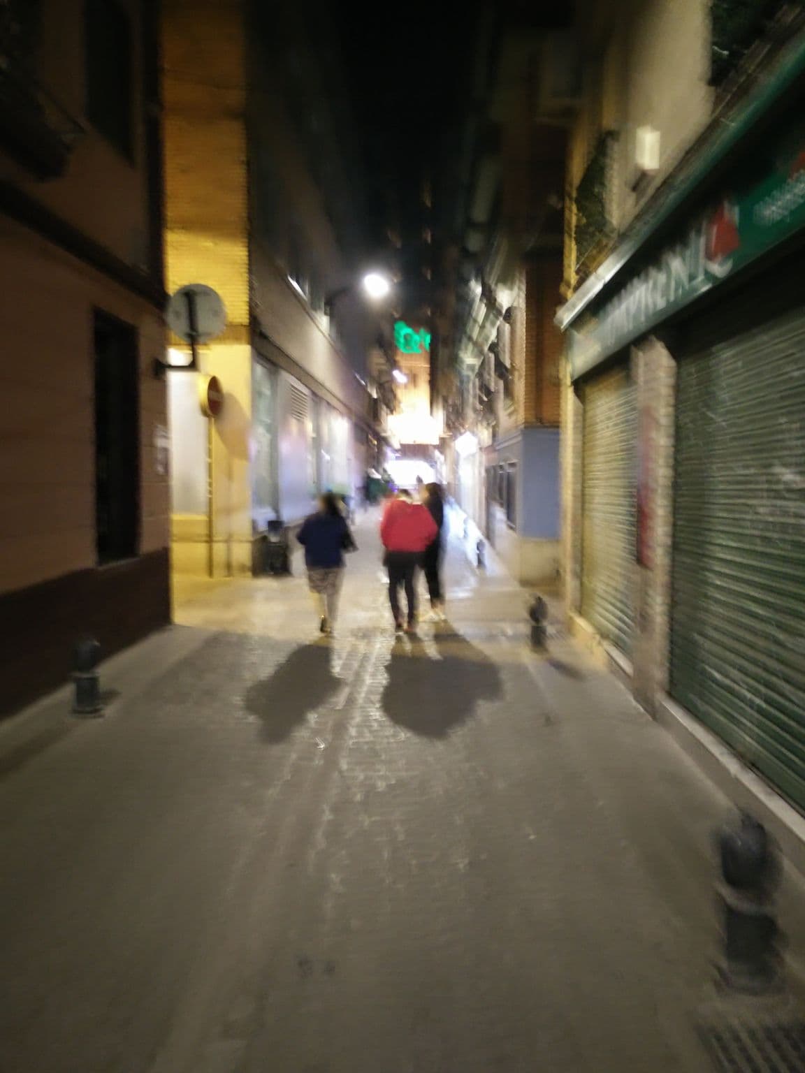 Street view near Hostal Arrayanes, Granada — © bernardvoyageur (CC BY-SA · Mapillary)