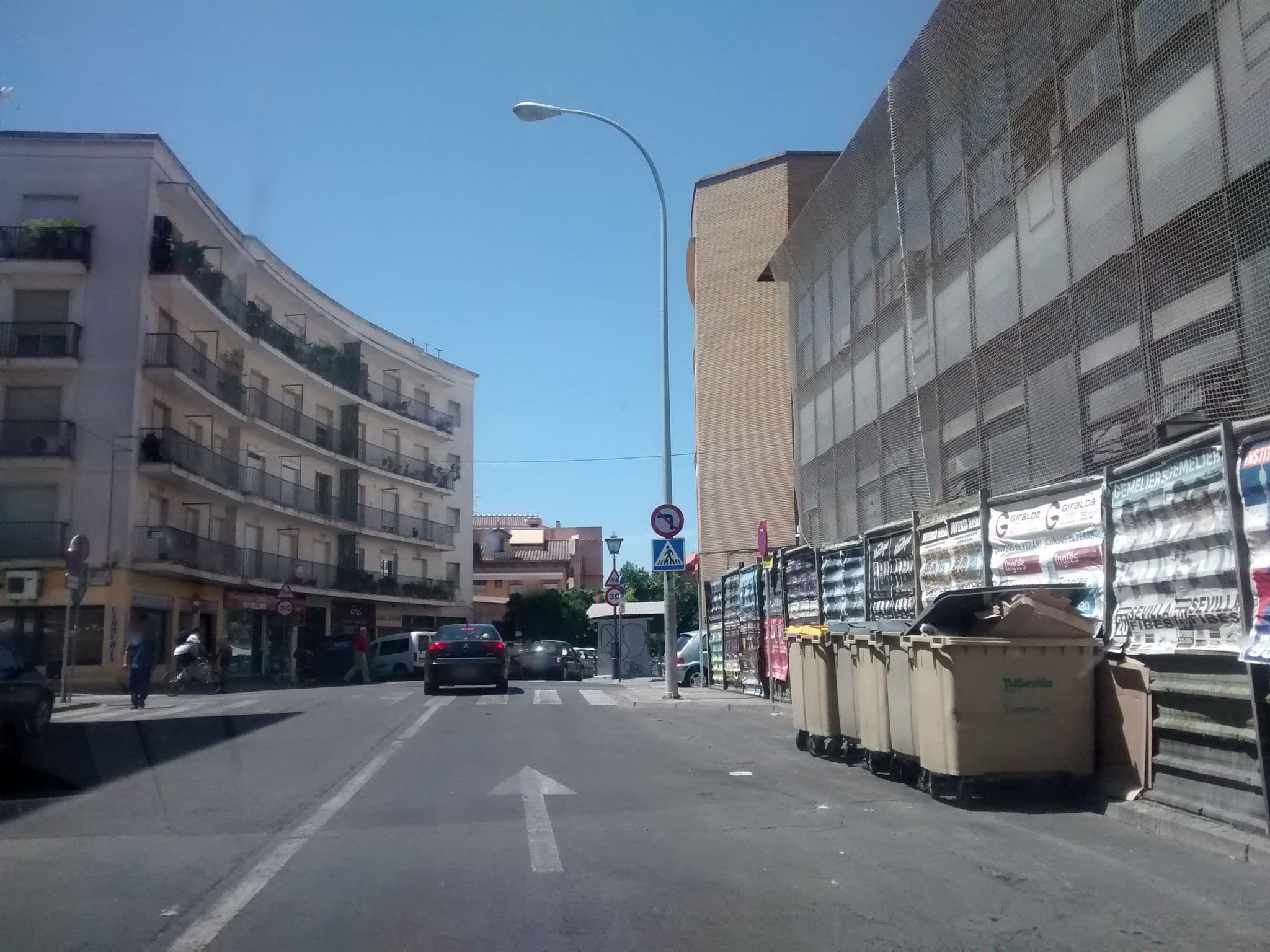 Street view near S&L Apartamentos, Sevilla — © erielkhan (CC BY-SA · Mapillary)