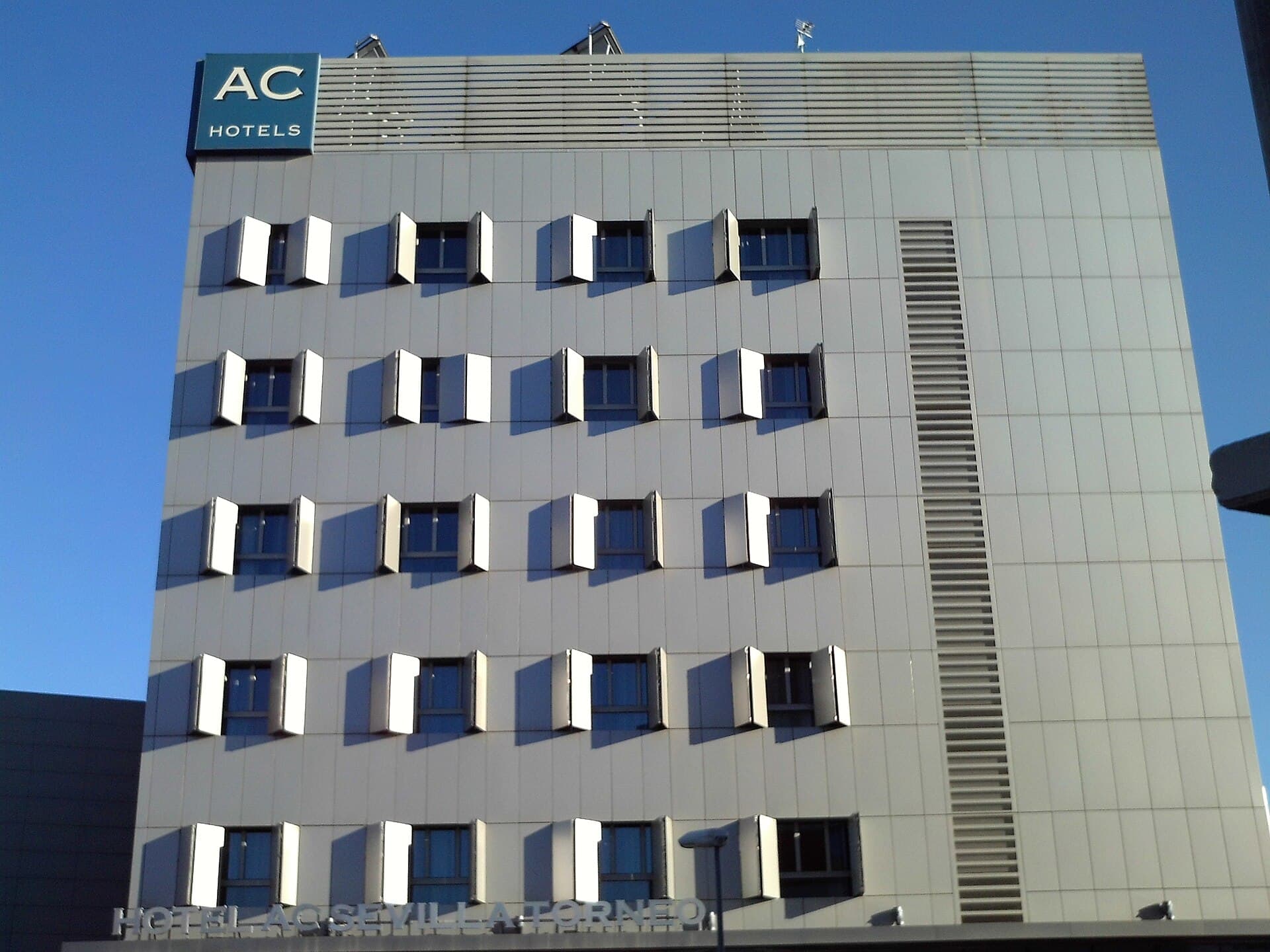AC Hotel Sevilla Torneo (via Wikimedia Commons, CC BY-SA 4.0)