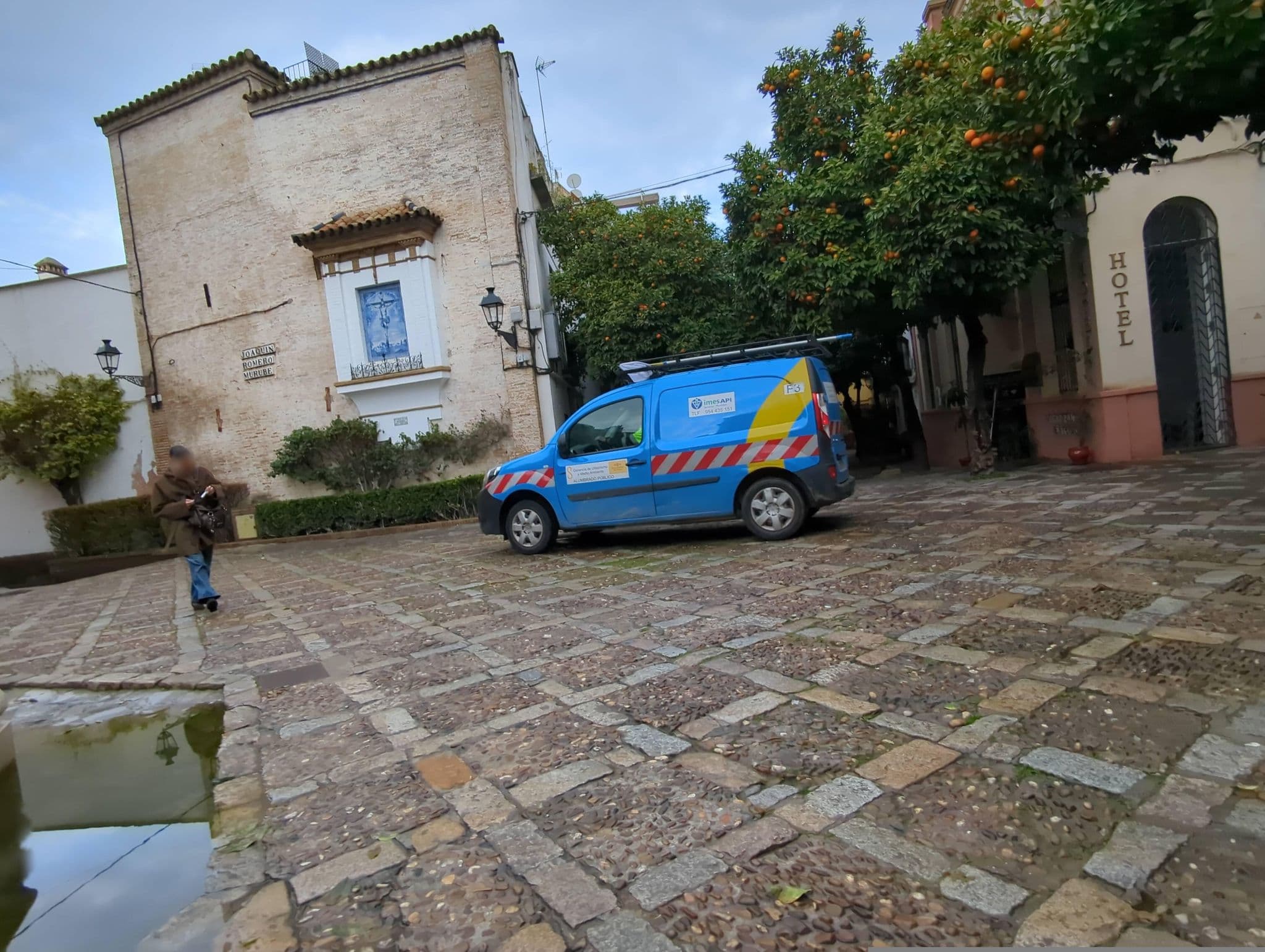 Street view near Apartamentos Reales Alcazares, Sevilla — © miguel_andrade (CC BY-SA · Mapillary)