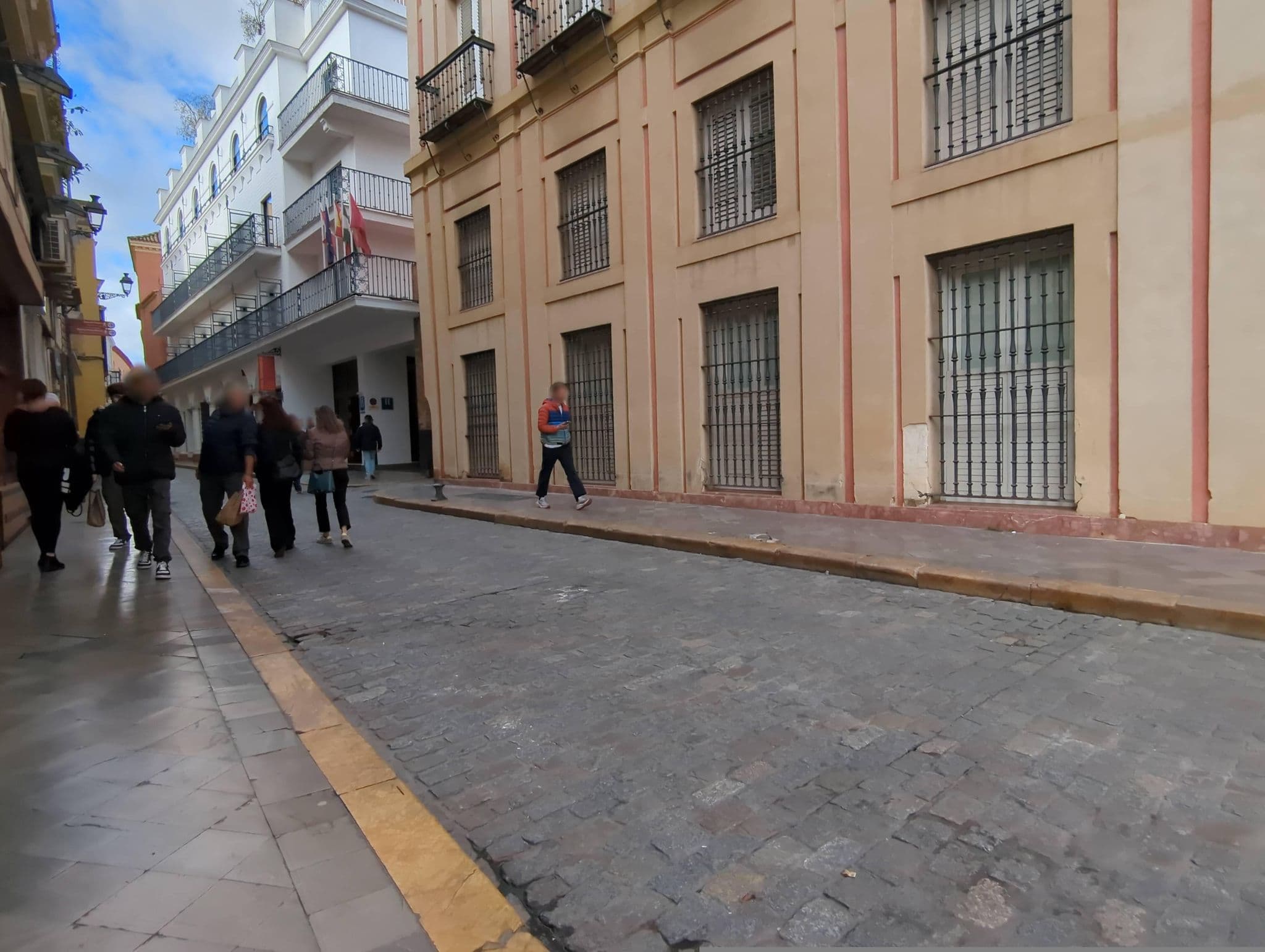Street view near Swimming Pool @ Hotel Fernando III, Sevilla — © miguel_andrade (CC BY-SA · Mapillary)