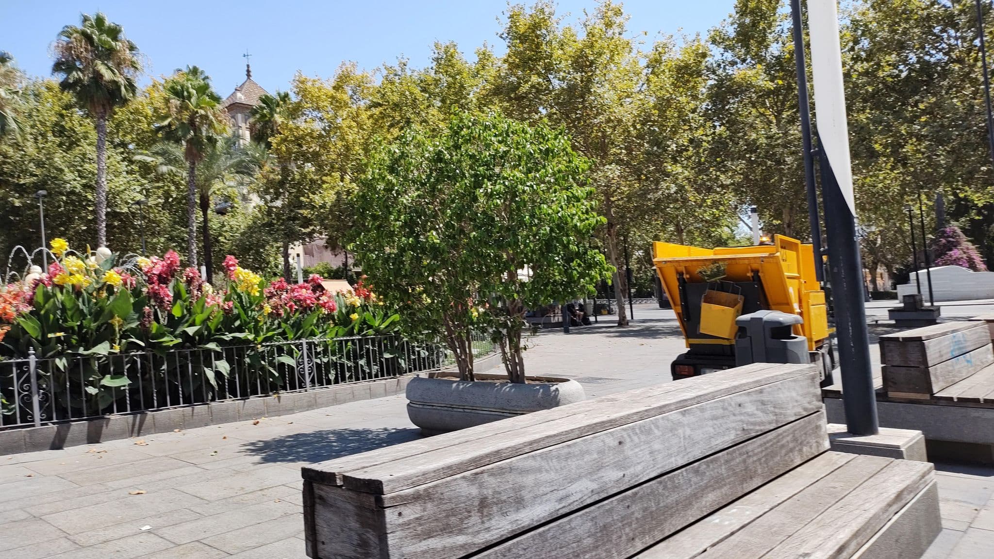Street view near Hostal Dalis, Sevilla — © rsandu (CC BY-SA · Mapillary)